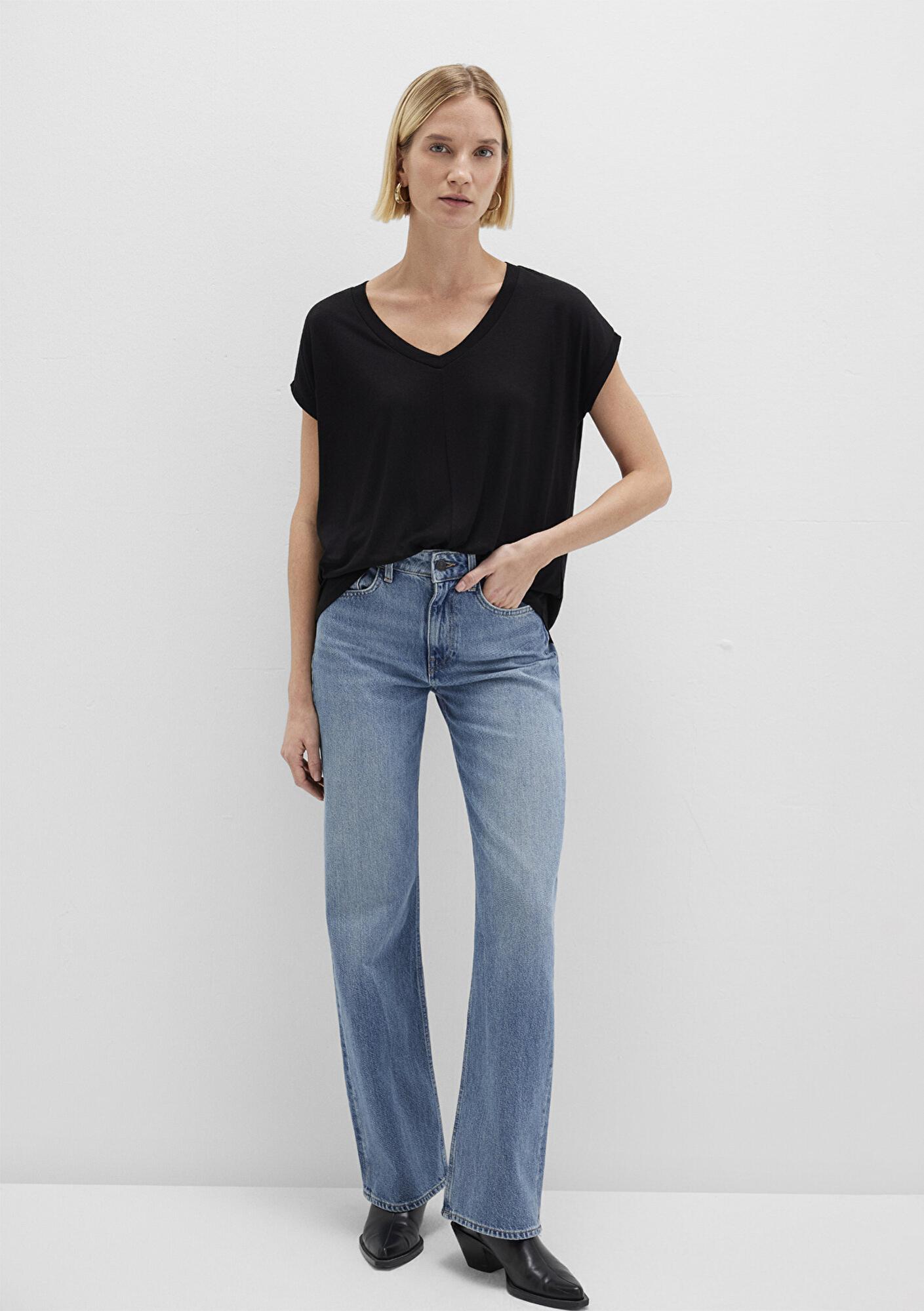 Mavi V Yaka Siyah Basic Viskoz Tişört Loose Fit / Bol Rahat Kesim 166449-900