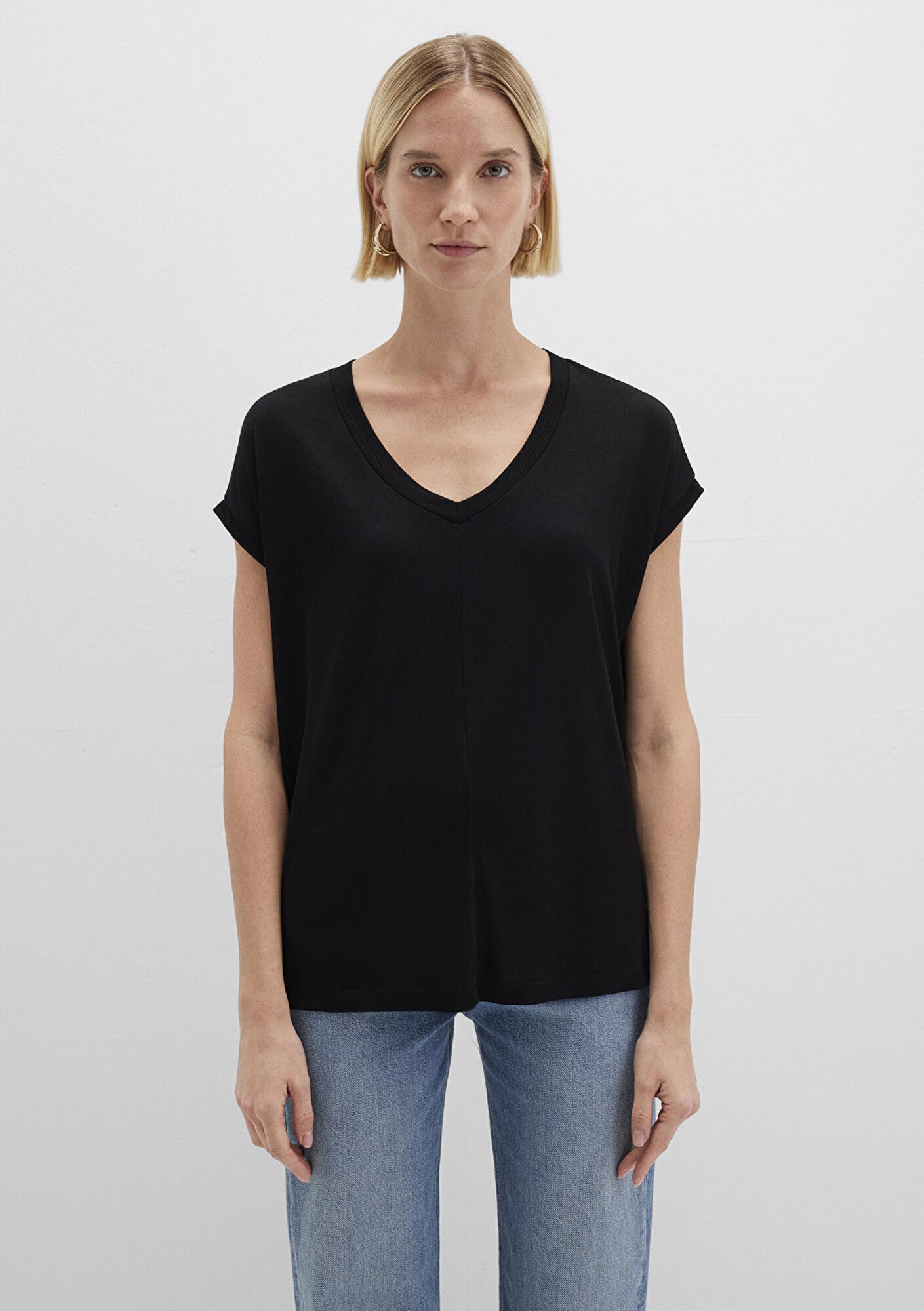 Mavi V Yaka Siyah Basic Viskoz Tişört Loose Fit / Bol Rahat Kesim 166449-900