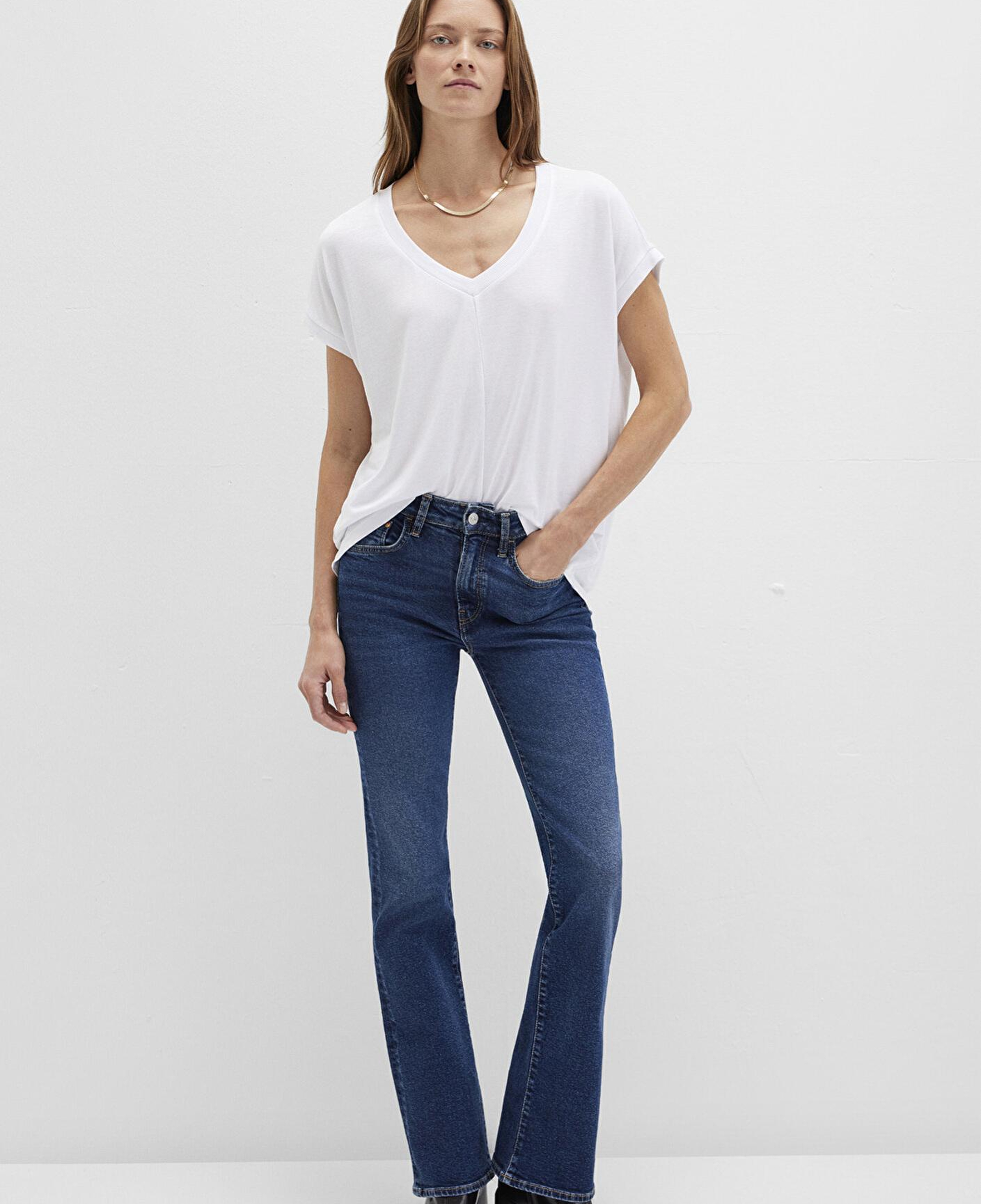 Mavi V Yaka Beyaz Basic ViskozTişört Loose Fit / Bol Rahat Kesim 166449-620