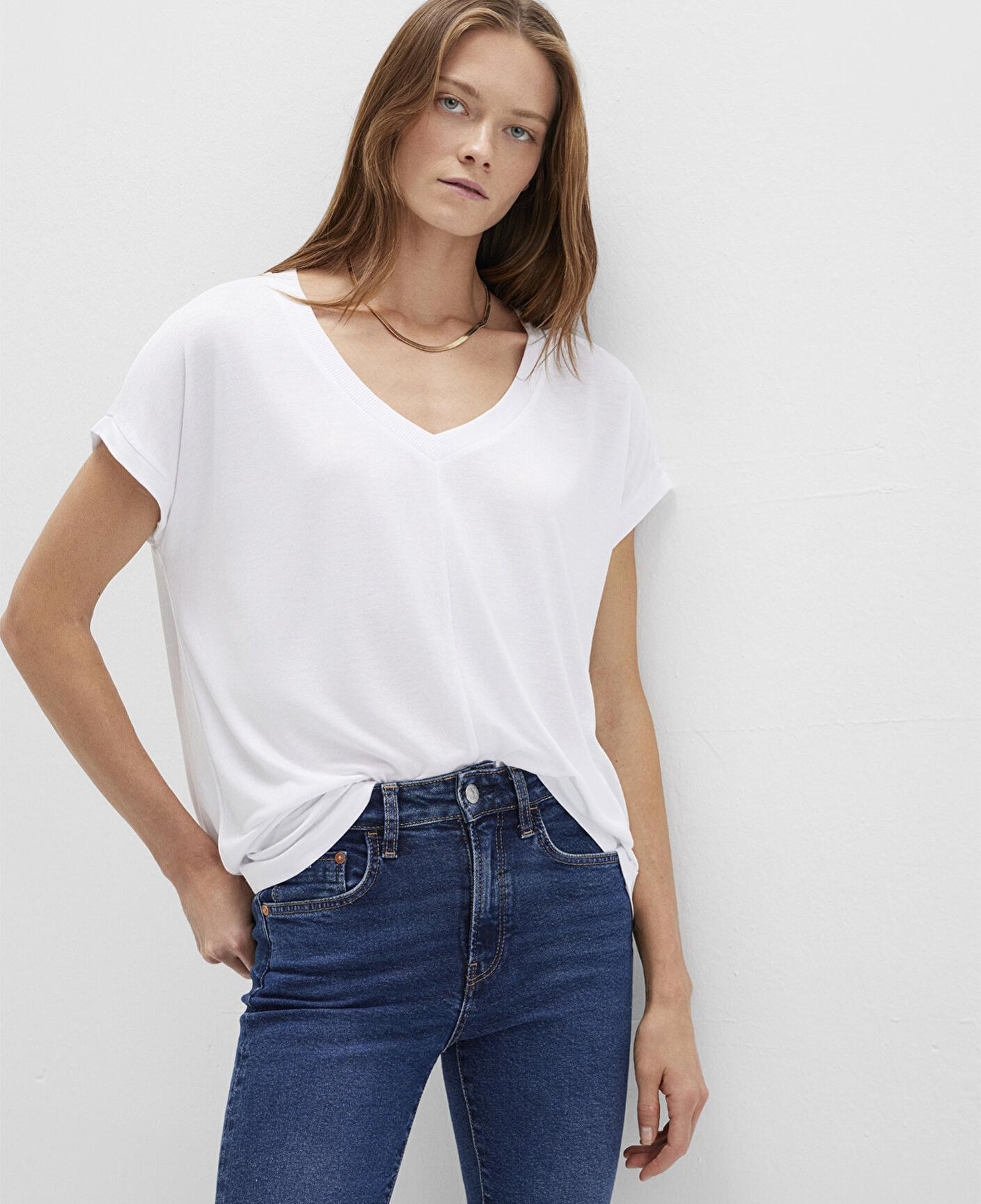 Mavi V Yaka Beyaz Basic ViskozTişört Loose Fit / Bol Rahat Kesim 166449-620