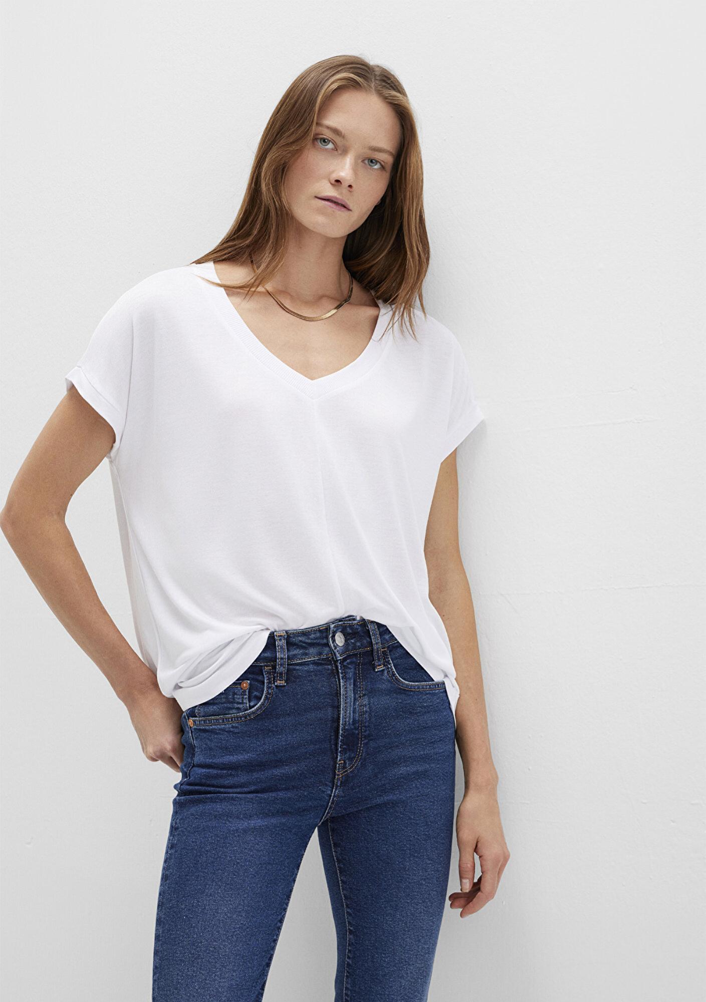 Mavi V Yaka Beyaz Basic ViskozTişört Loose Fit / Bol Rahat Kesim 166449-620