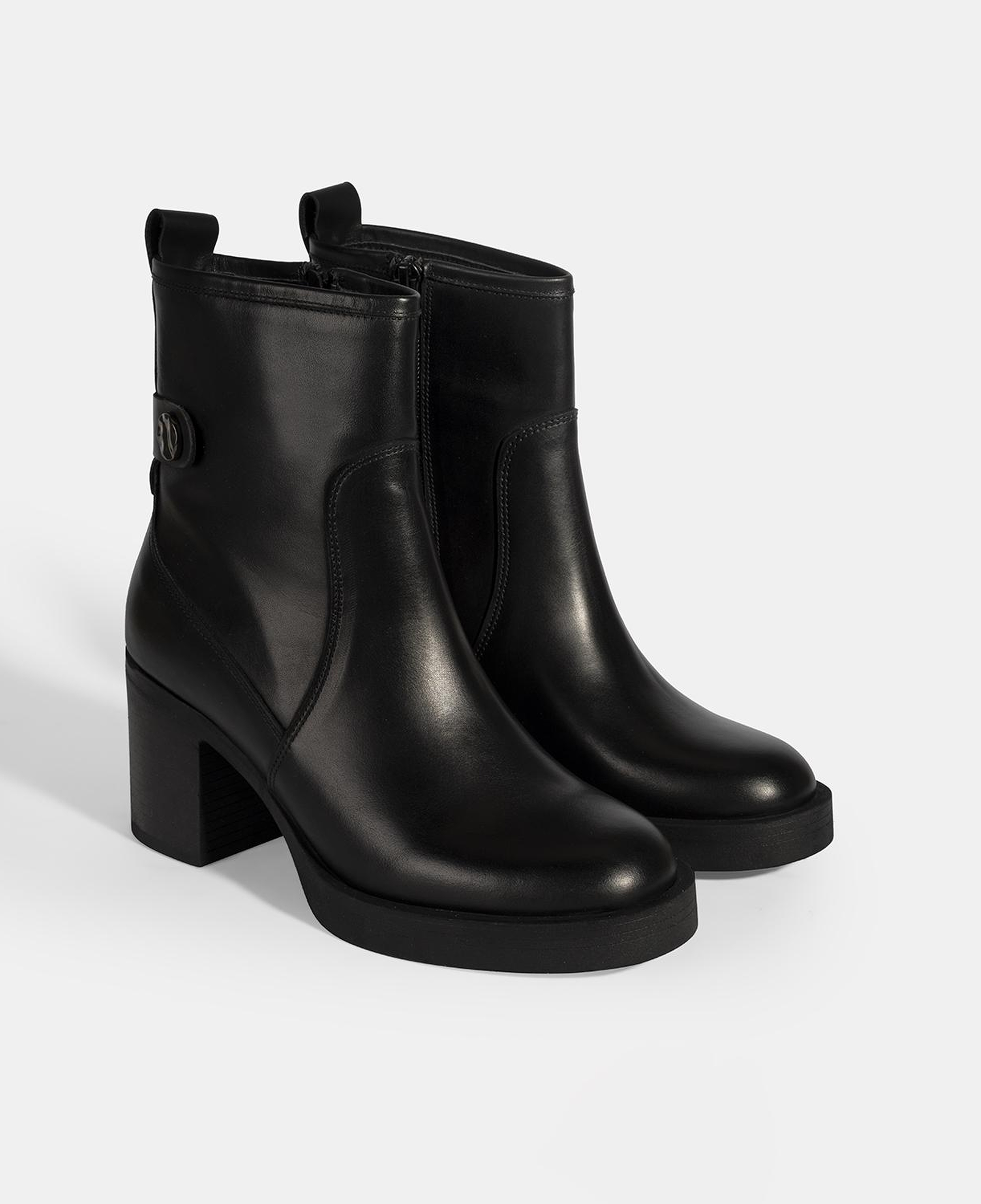 Kadın Siyah Kalın Topuklu Deri Bot