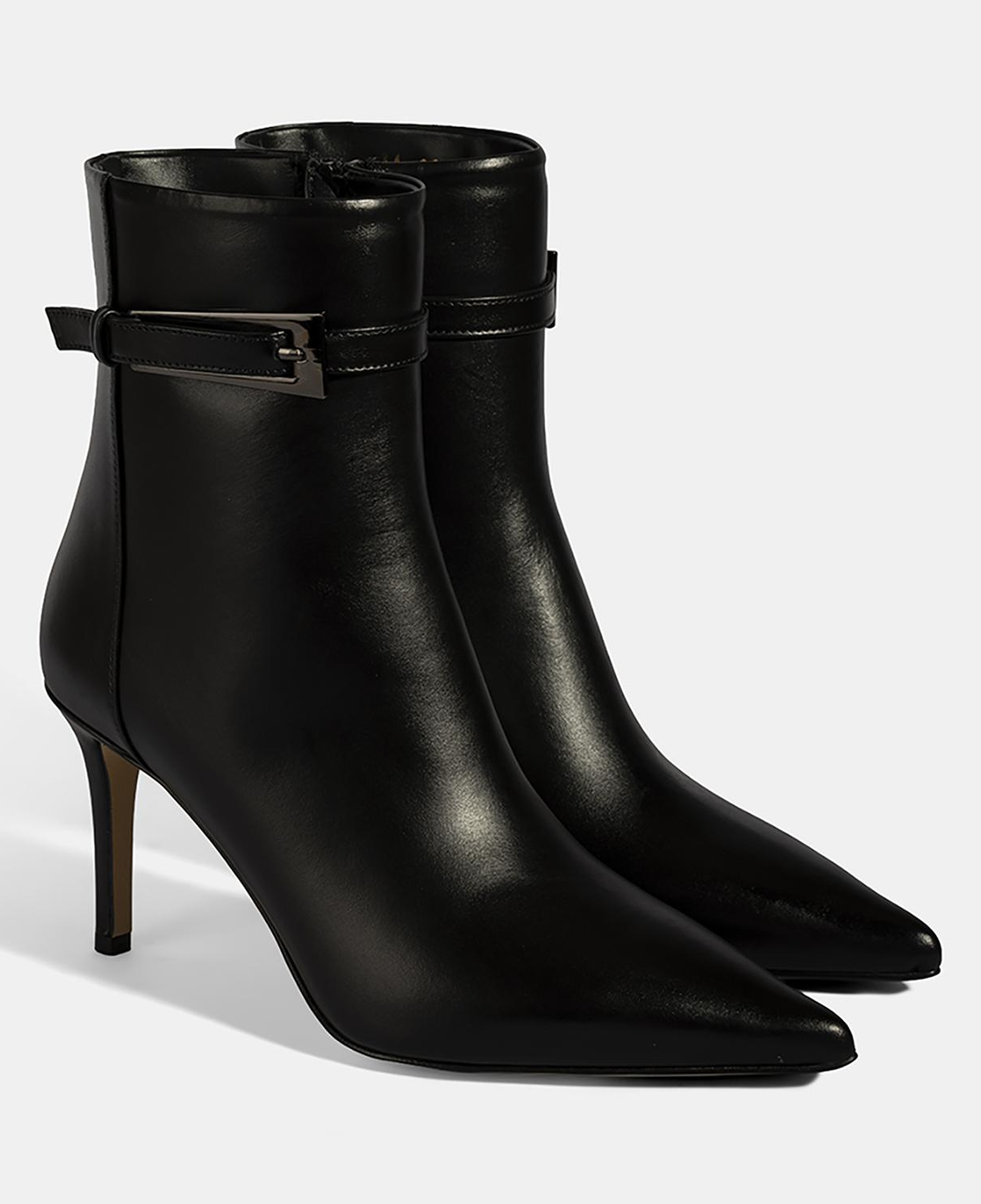 Kadın Siyah Metal Tokalı İnce Topuklu Deri Bot