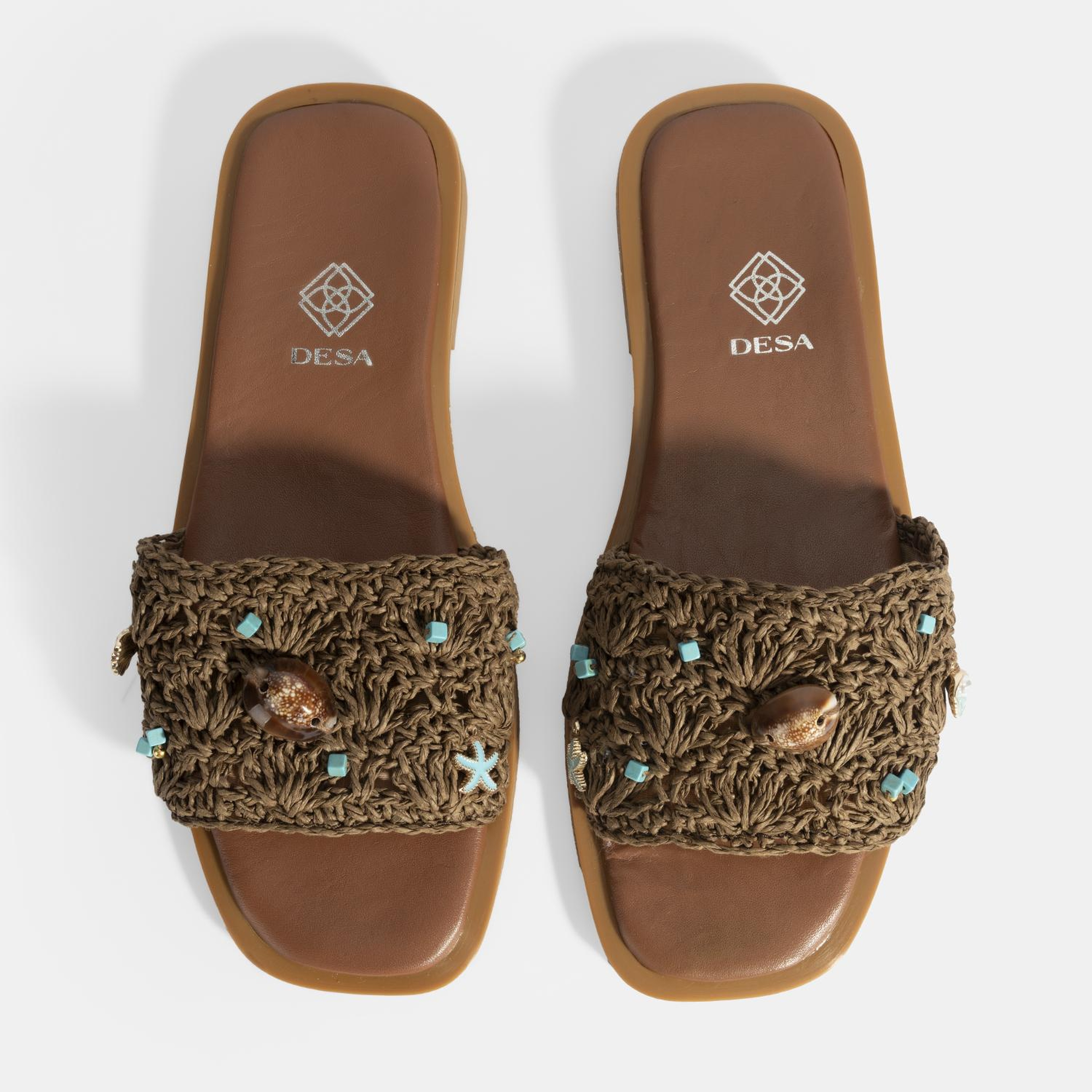 Kadın Kahve Boncuk İşlemeli Hasır Terlik