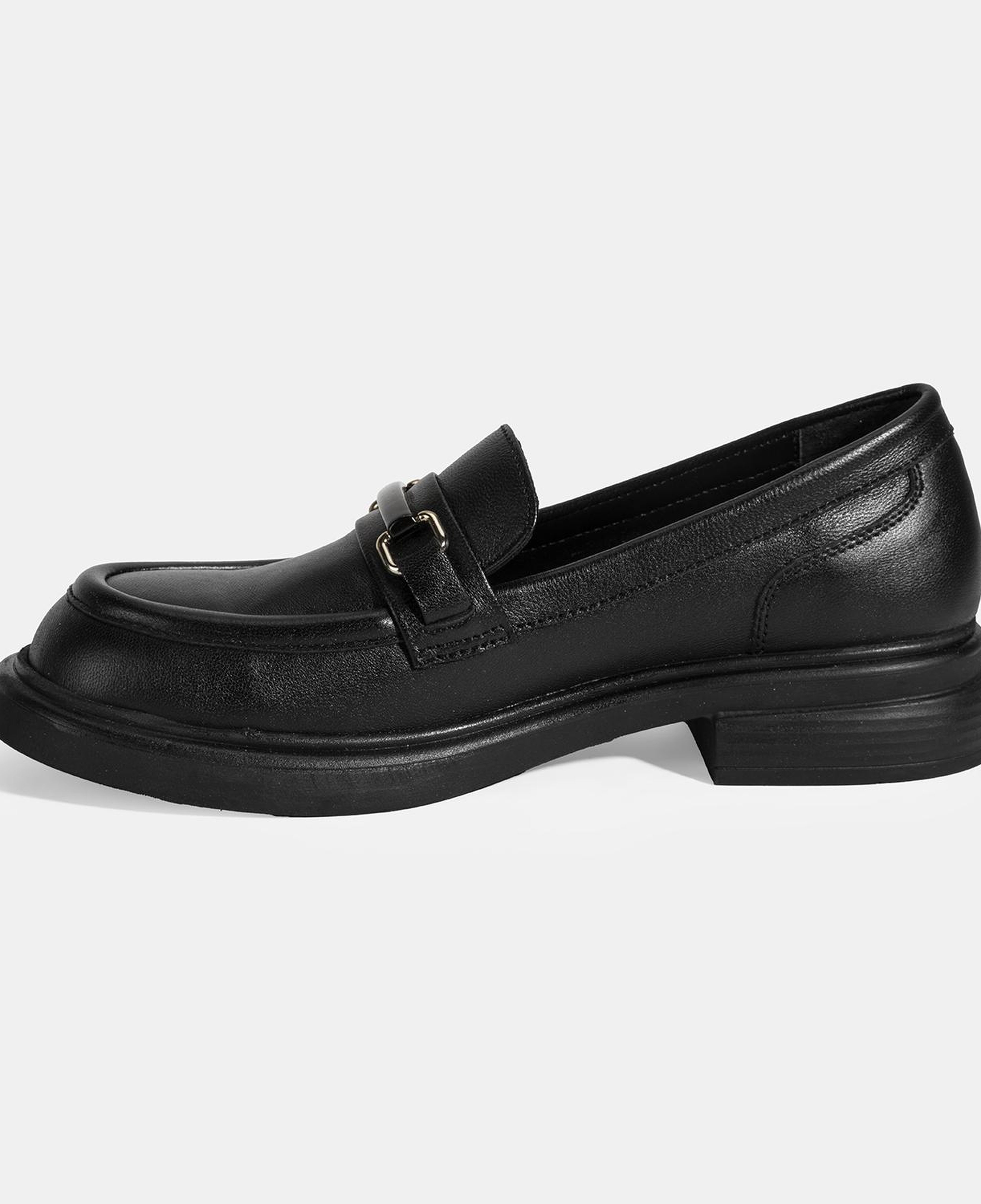 Kadın Siyah Metal Toka Detaylı Deri Loafer