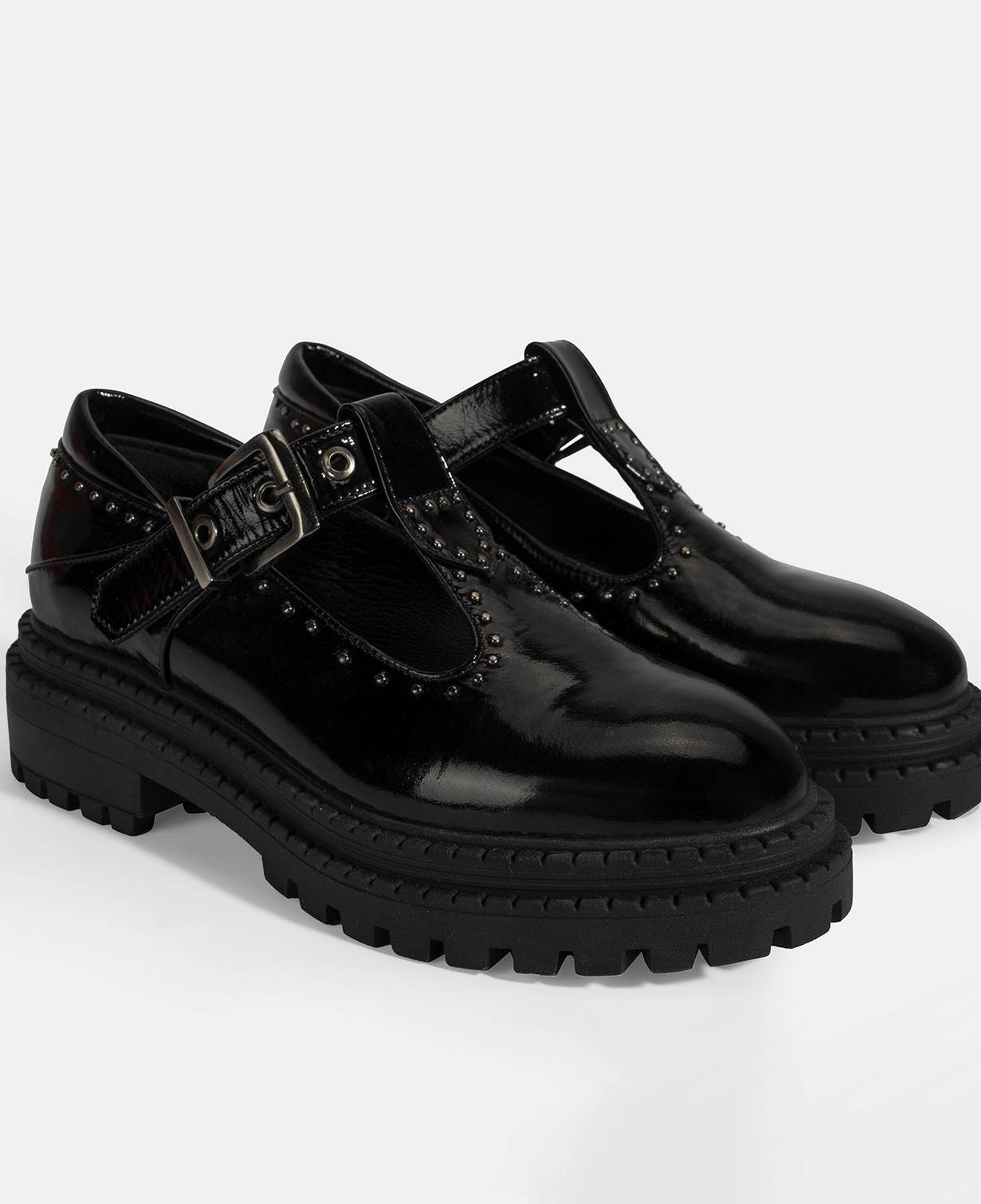 Kadın Siyah Zımba Detaylı T-Bant Rugan Ayakkabı