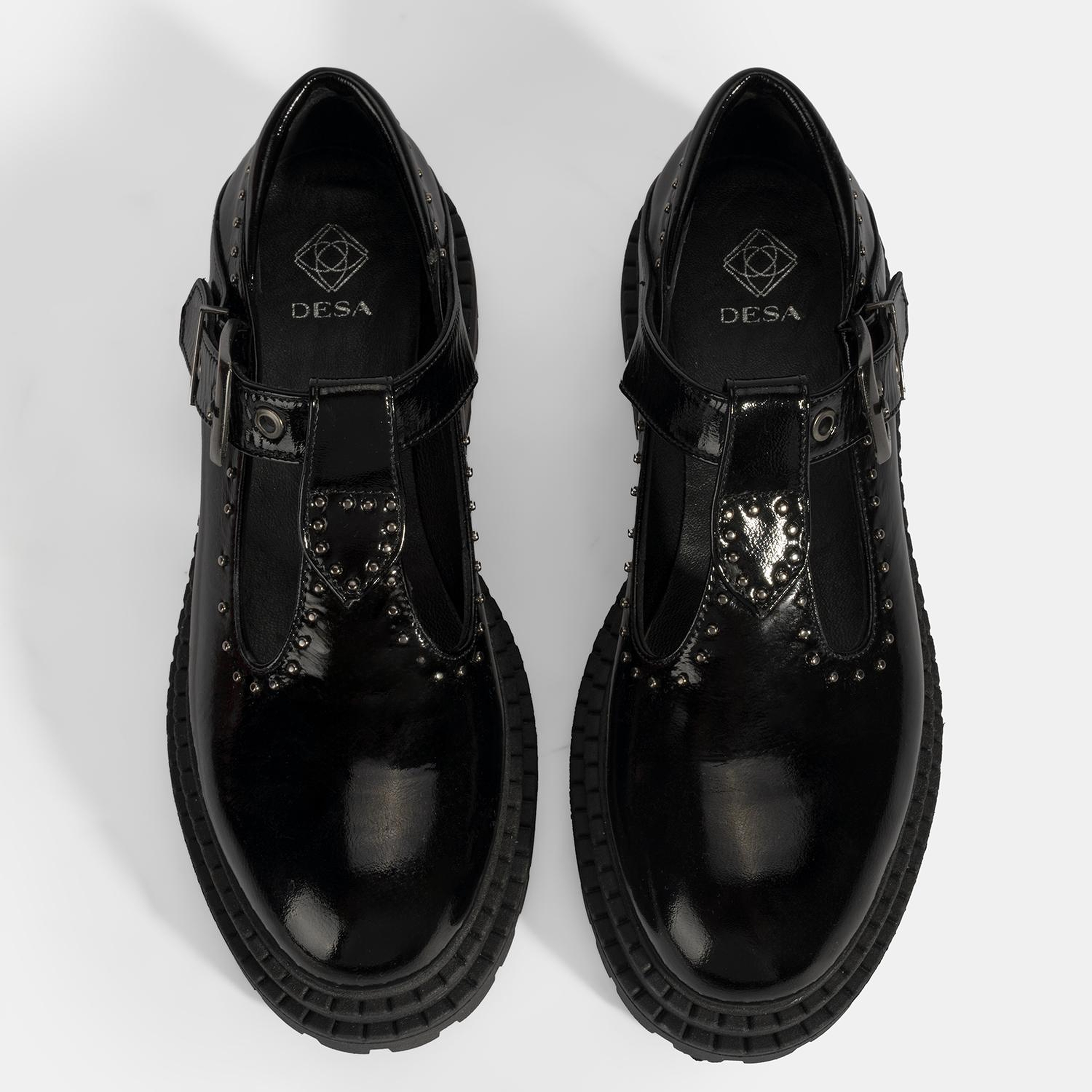 Kadın Siyah Zımba Detaylı T-Bant Rugan Ayakkabı