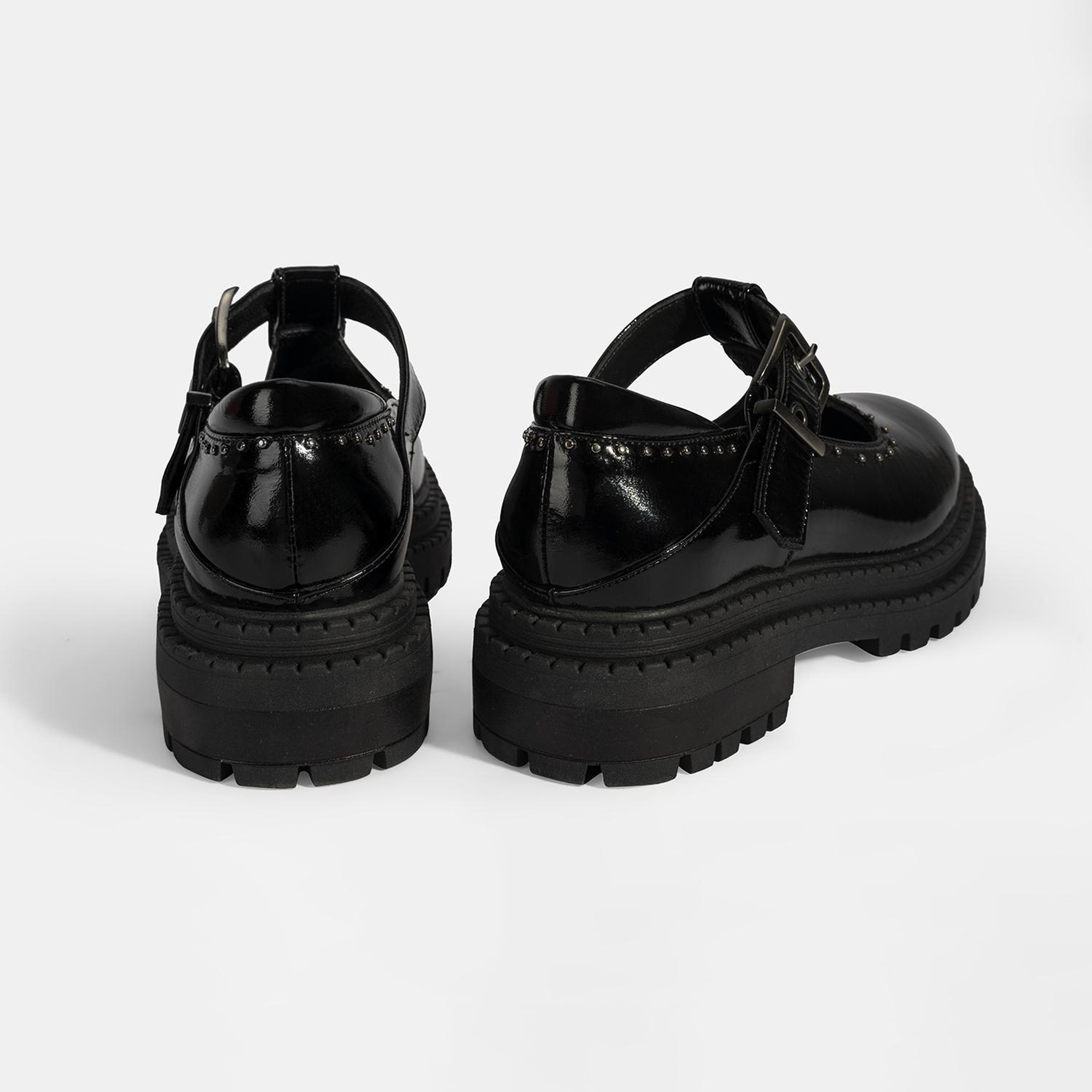 Kadın Siyah Zımba Detaylı T-Bant Rugan Ayakkabı