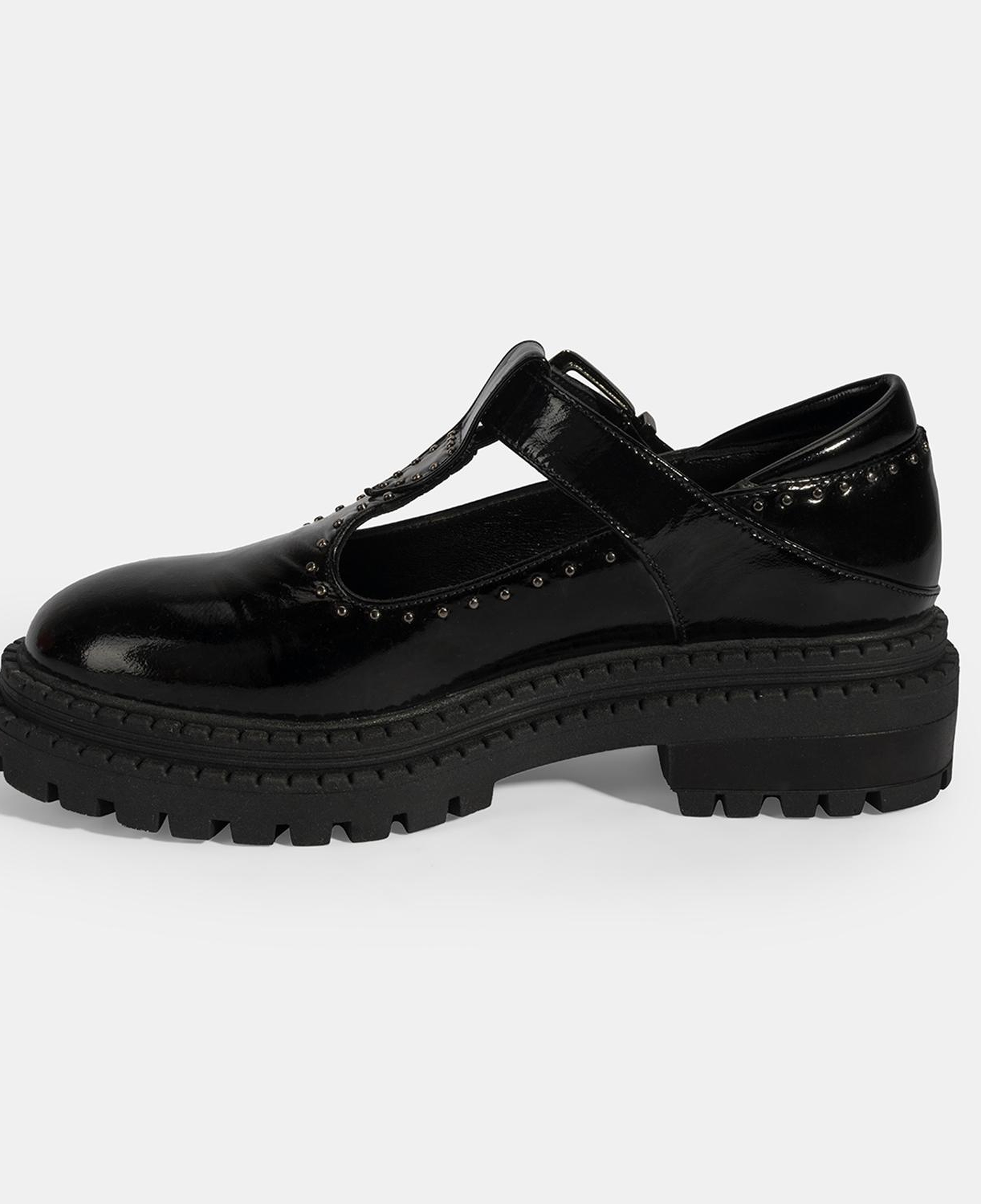 Kadın Siyah Zımba Detaylı T-Bant Rugan Ayakkabı