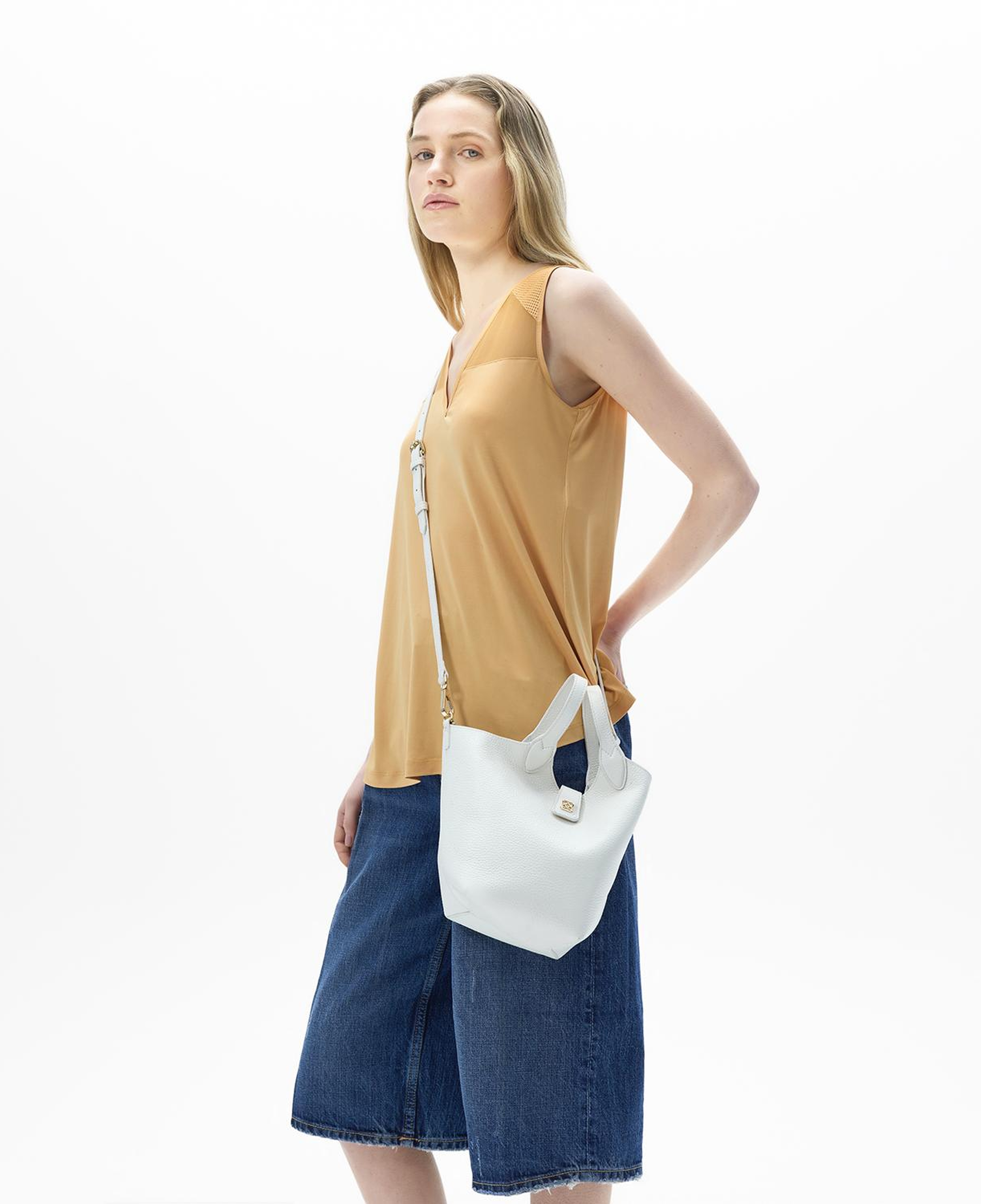 Kadın Turuncu Deri Detaylı Perforeli Bluz