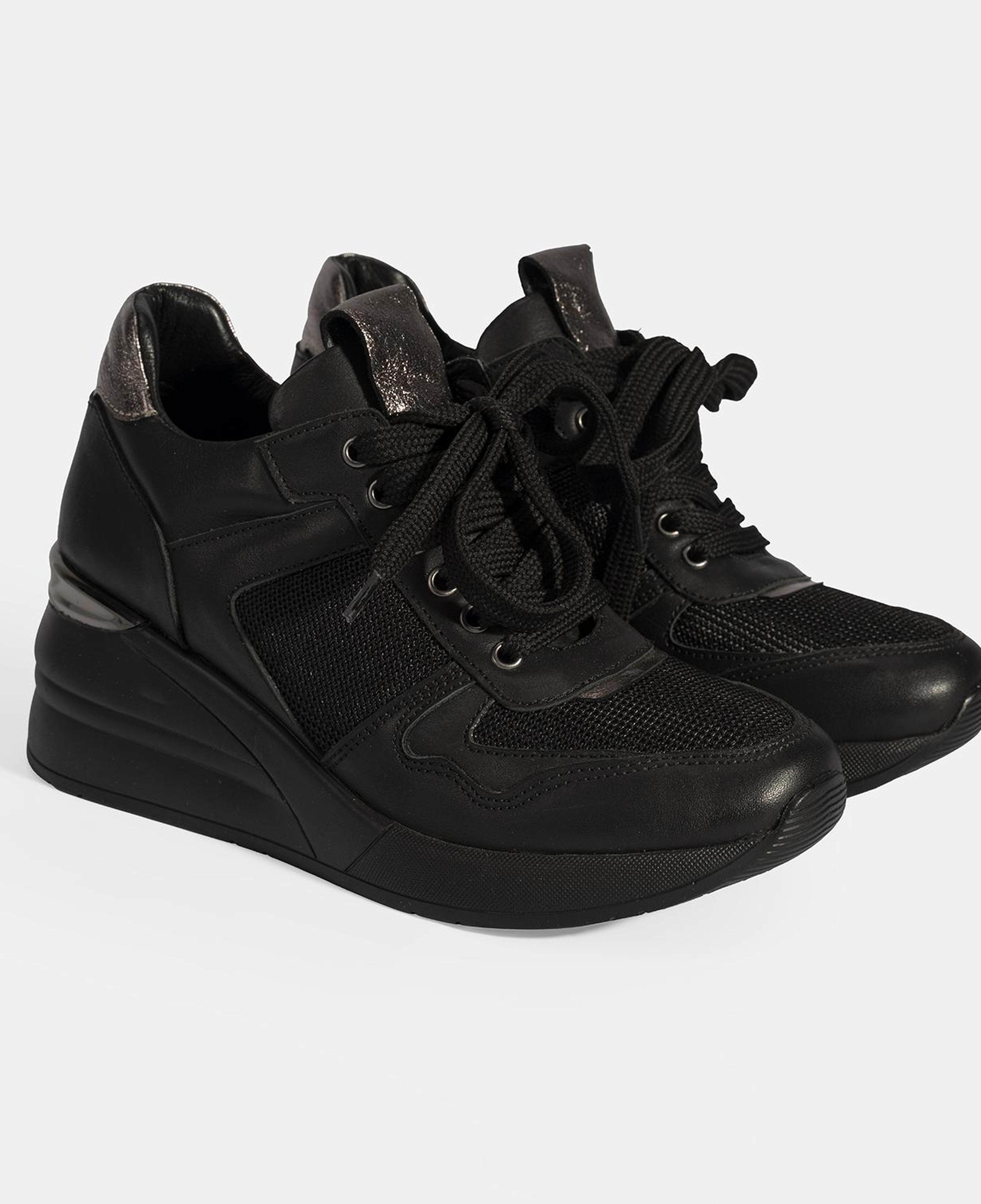Kadın Siyah Bağcıklı Dolgu Topuklu Spor Ayakkabı