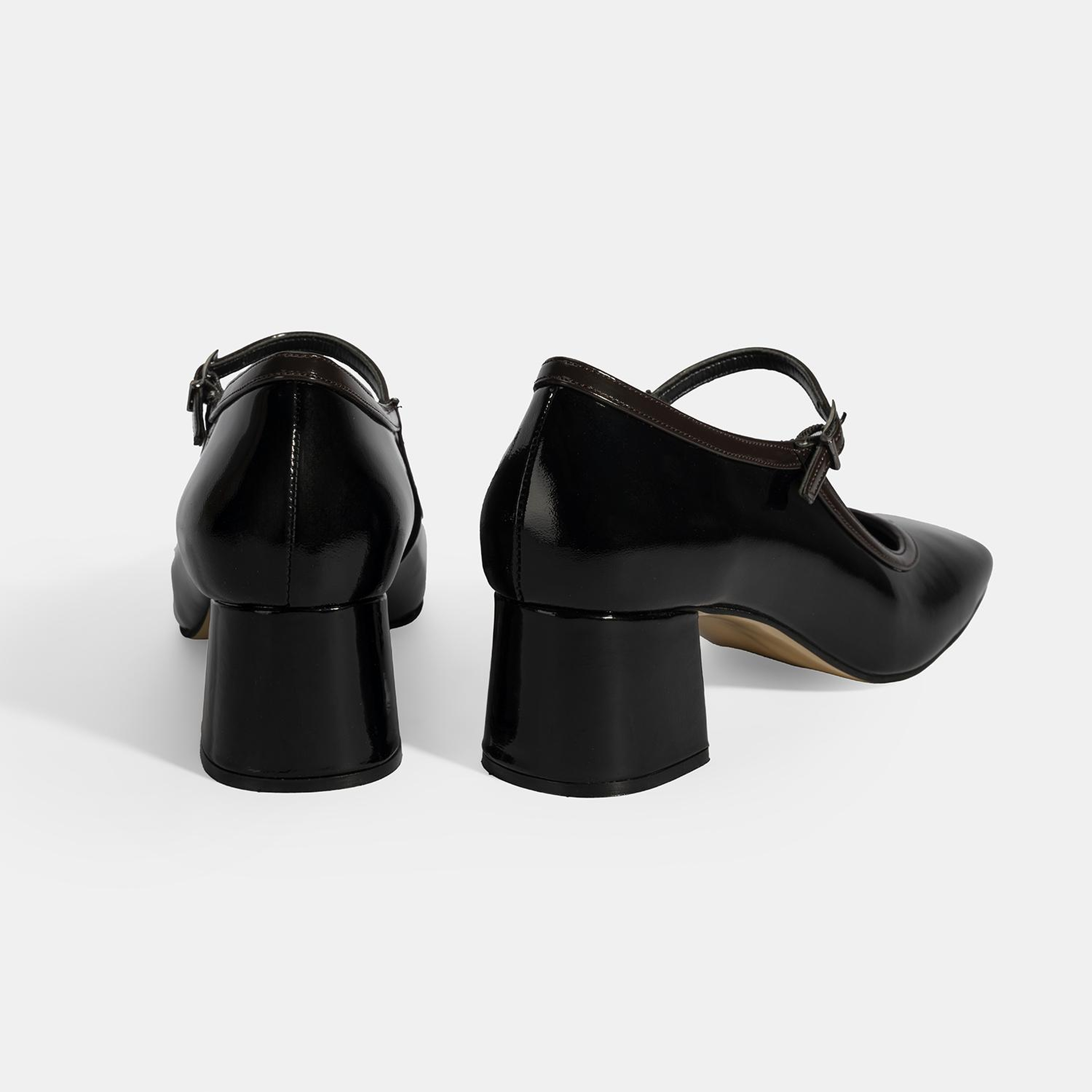 Kadın Siyah Ayarlanabilir Tokalı Kalın Topuklu Klasik Ayakkabı