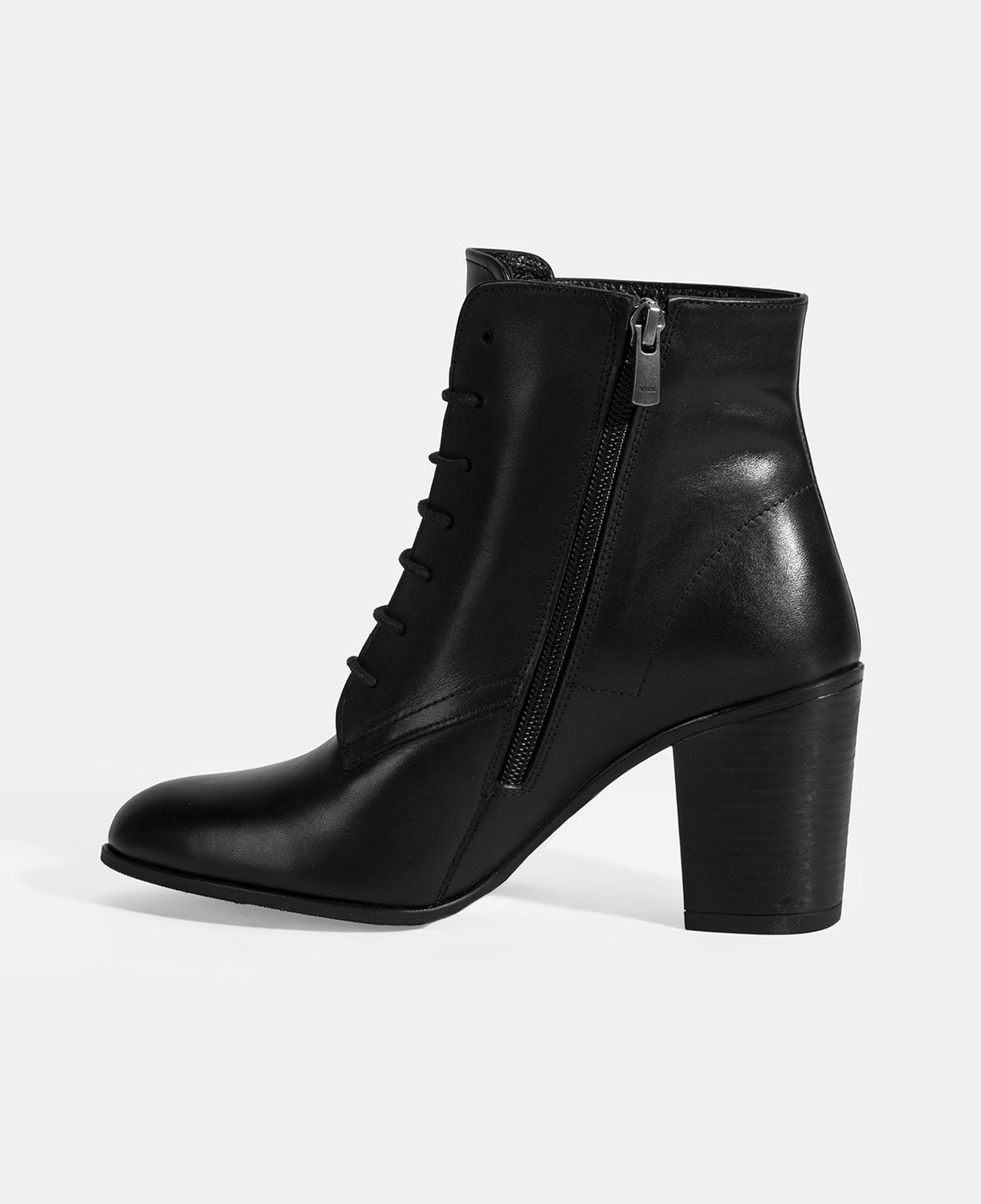 Kadın Siyah Bağcıklı Kalın Topuklu Deri Bot