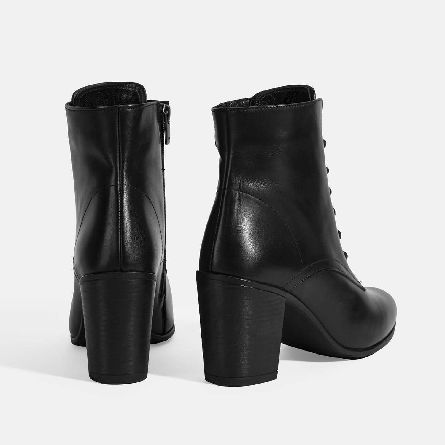 Kadın Siyah Bağcıklı Kalın Topuklu Deri Bot