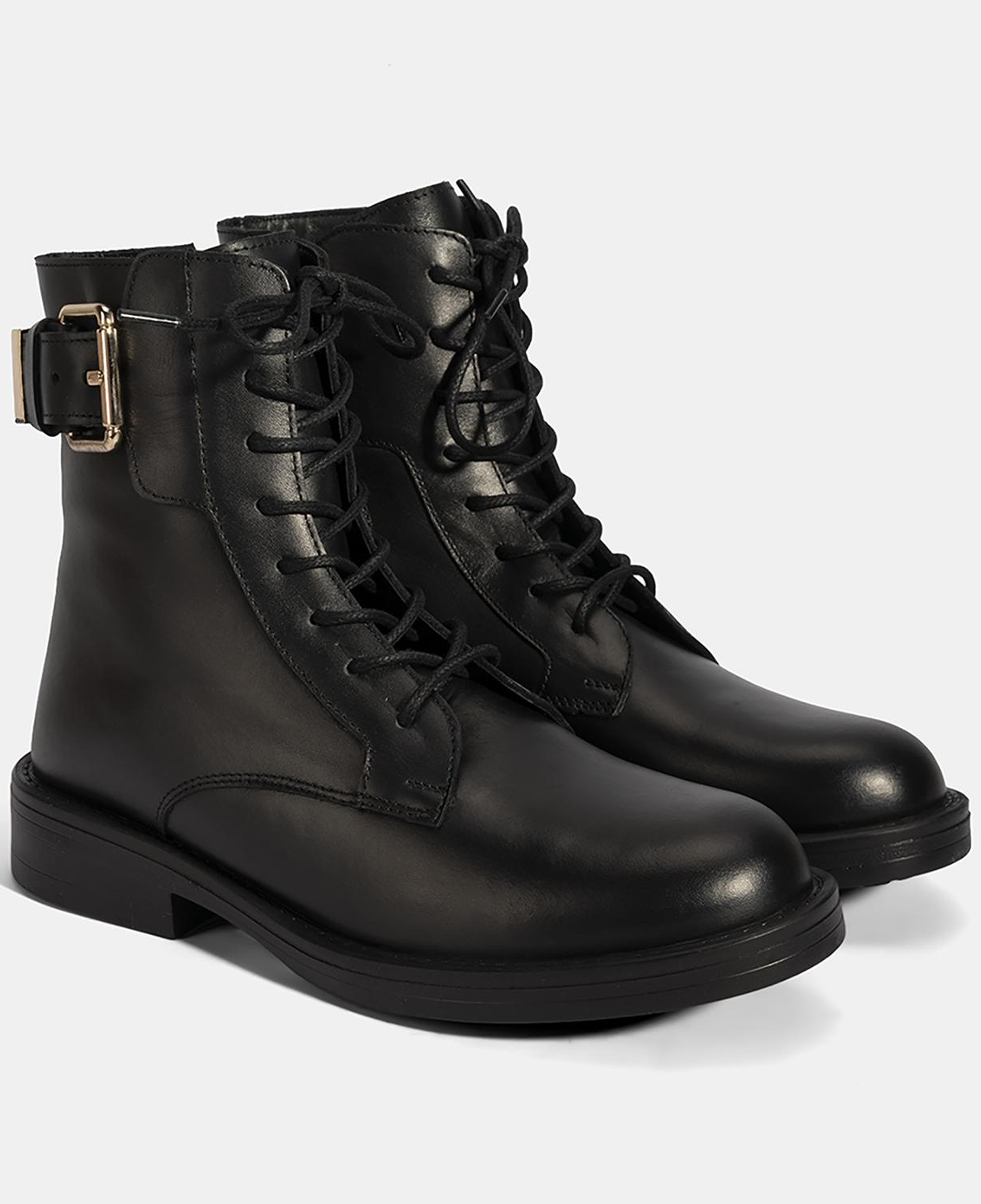 Kadın Siyah Bağcıklı Deri Postal Bot