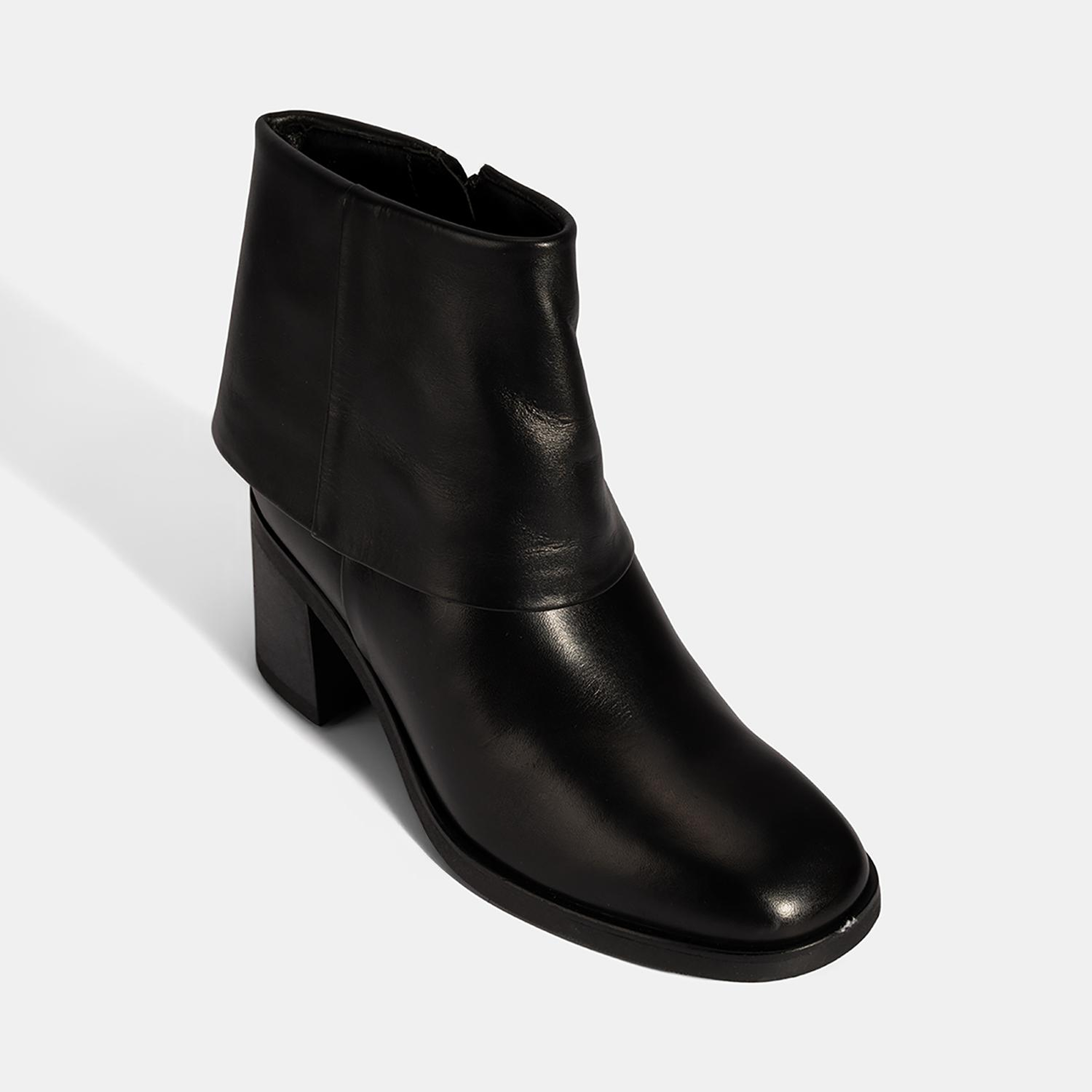 Kadın Siyah Katlama Detaylı Topuklu Deri Bot