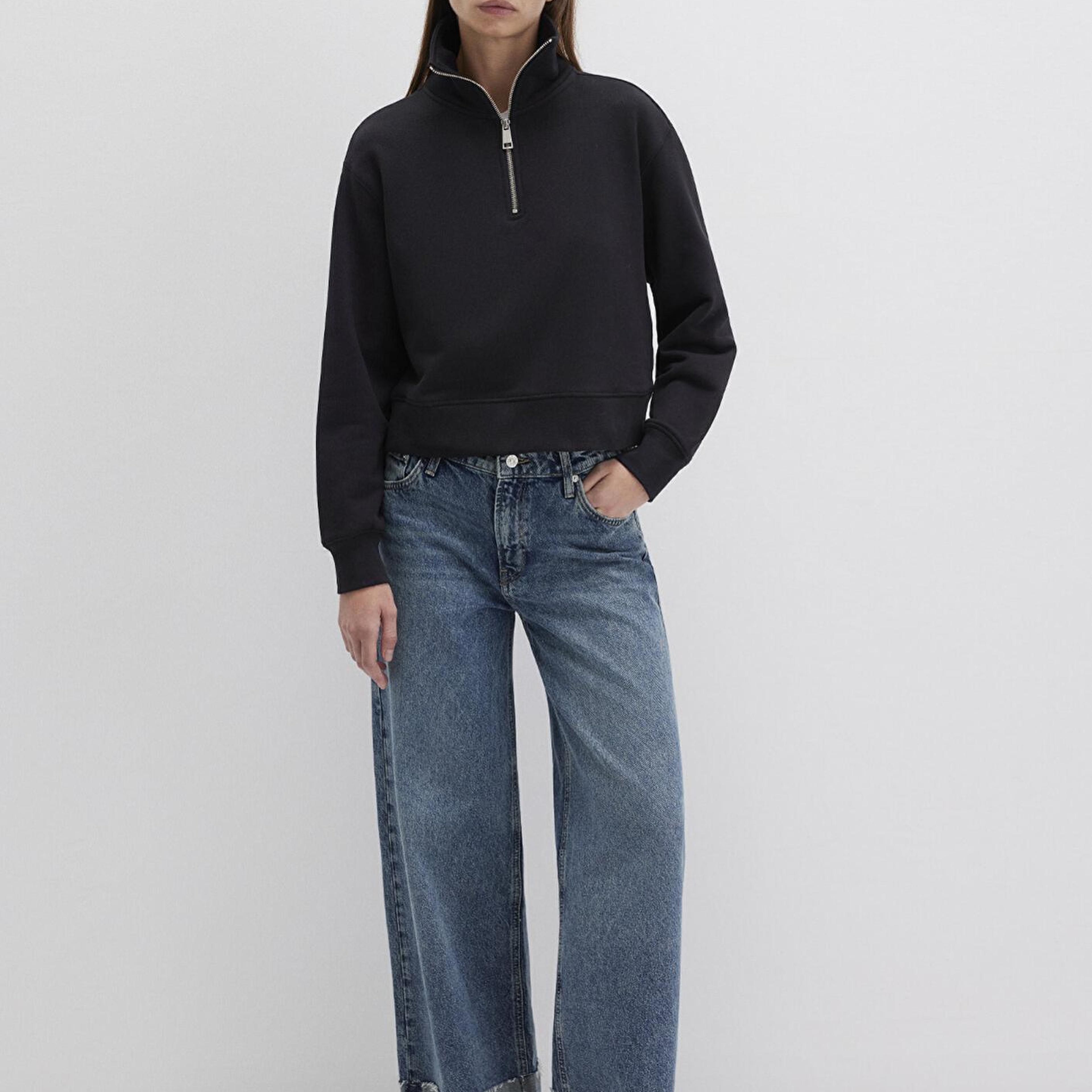 Mavi Yarı Fermuarlı Siyah Sweatshirt 1S10391-900