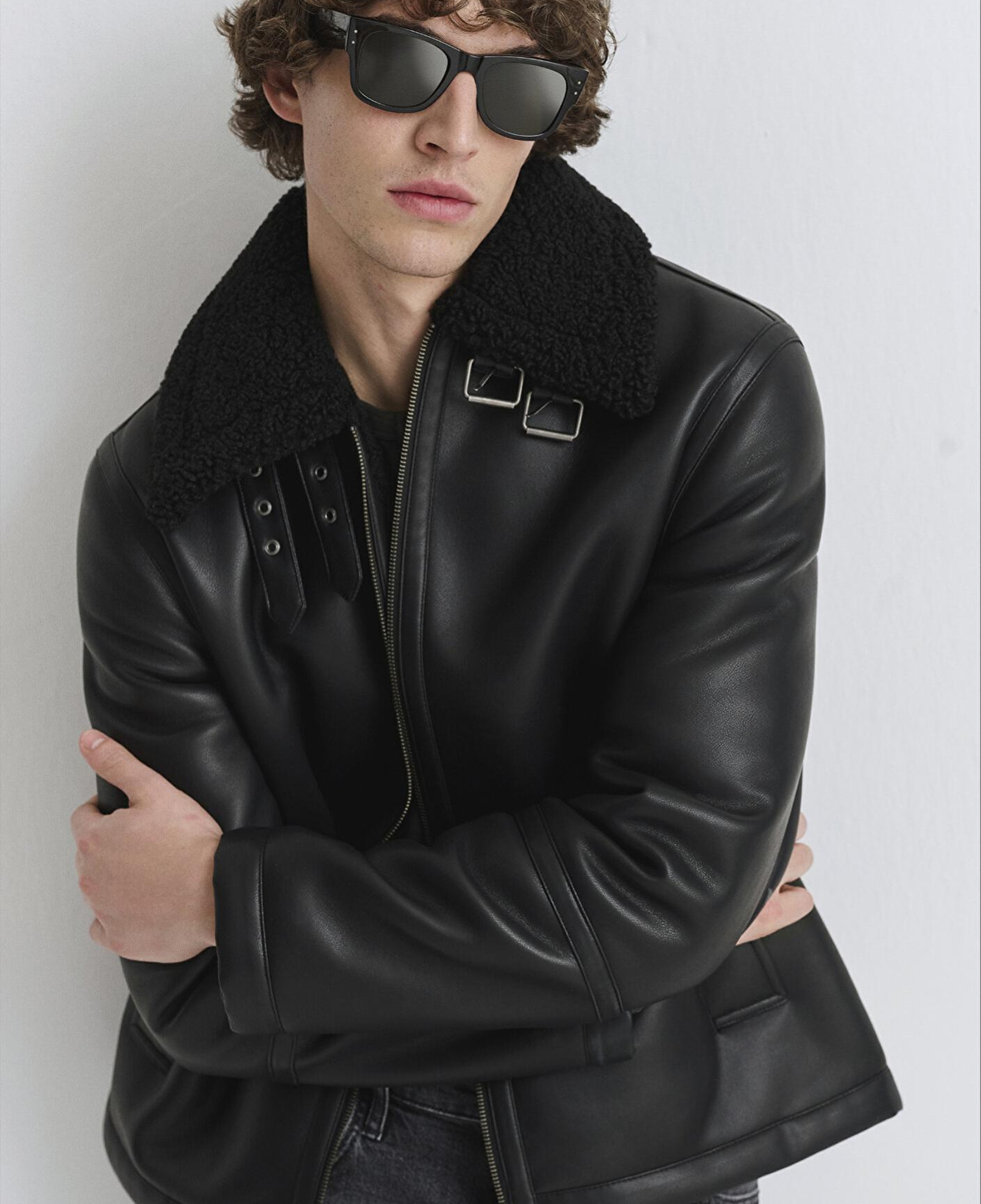 Mavi Suni Kürk Detaylı Siyah Suni Deri Ceket Regular Fit / Normal Kesim 0110670-71379