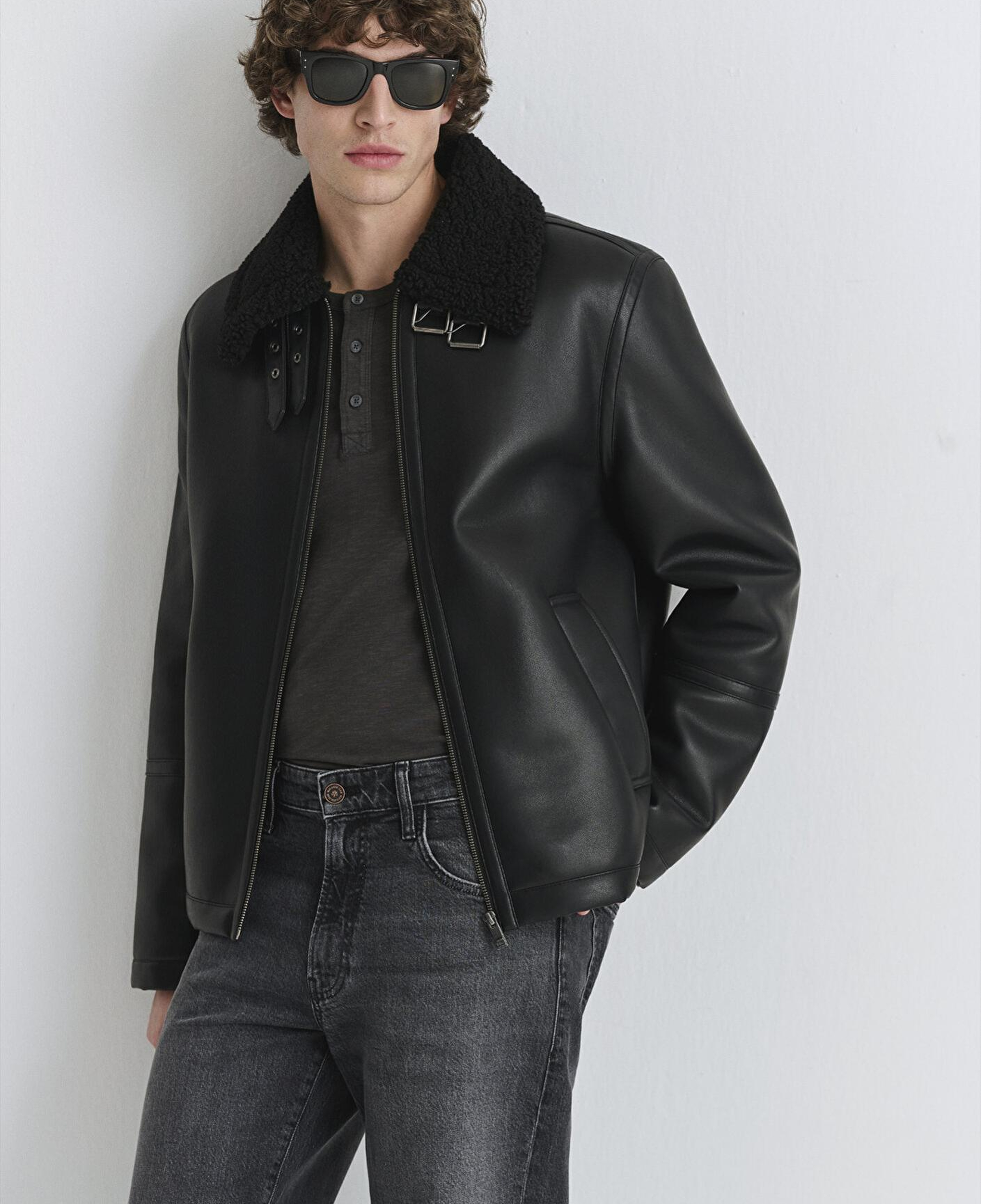 Mavi Suni Kürk Detaylı Siyah Suni Deri Ceket Regular Fit / Normal Kesim 0110670-71379