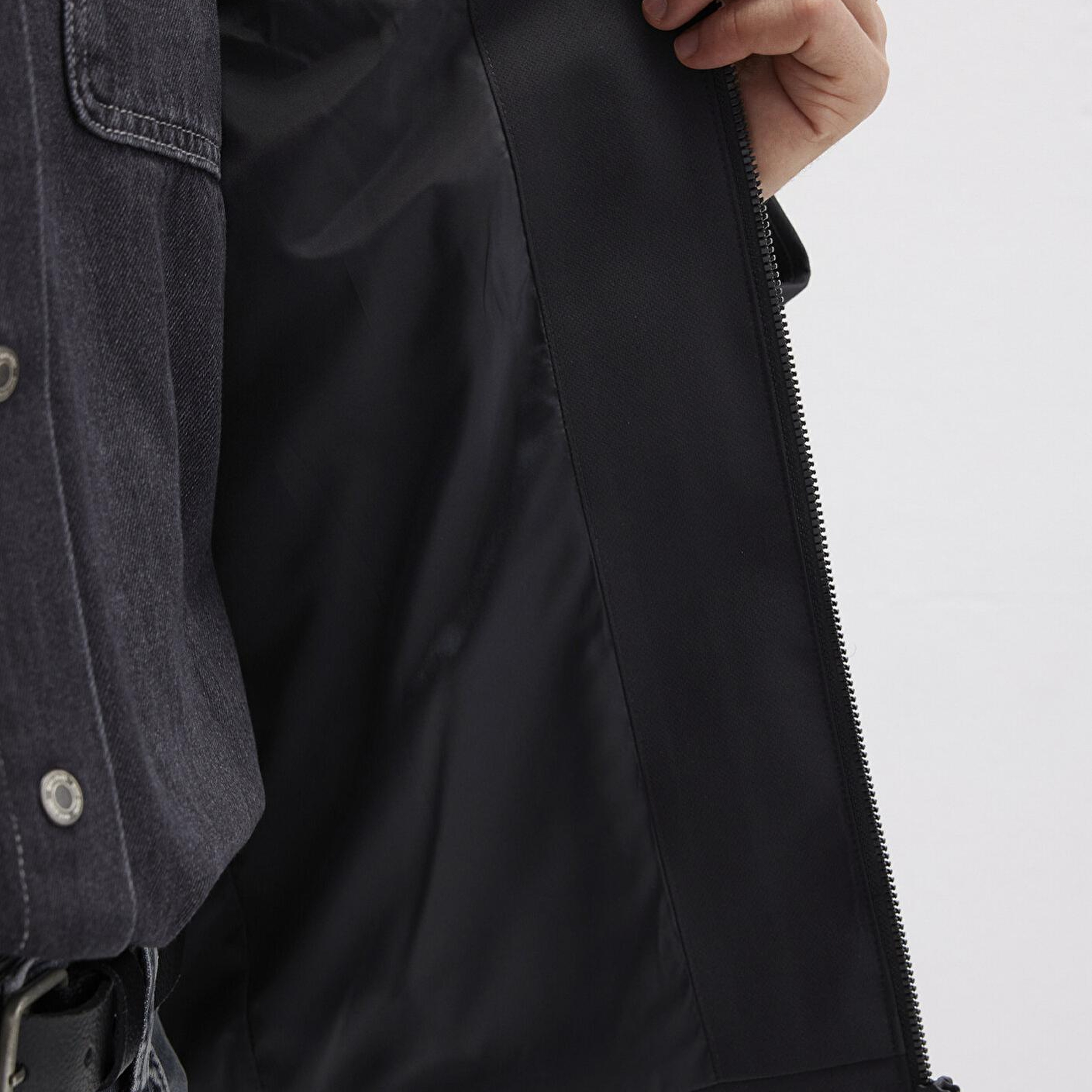 Mavi Kapüşonlu Siyah Şişme Mont 0110652-71379