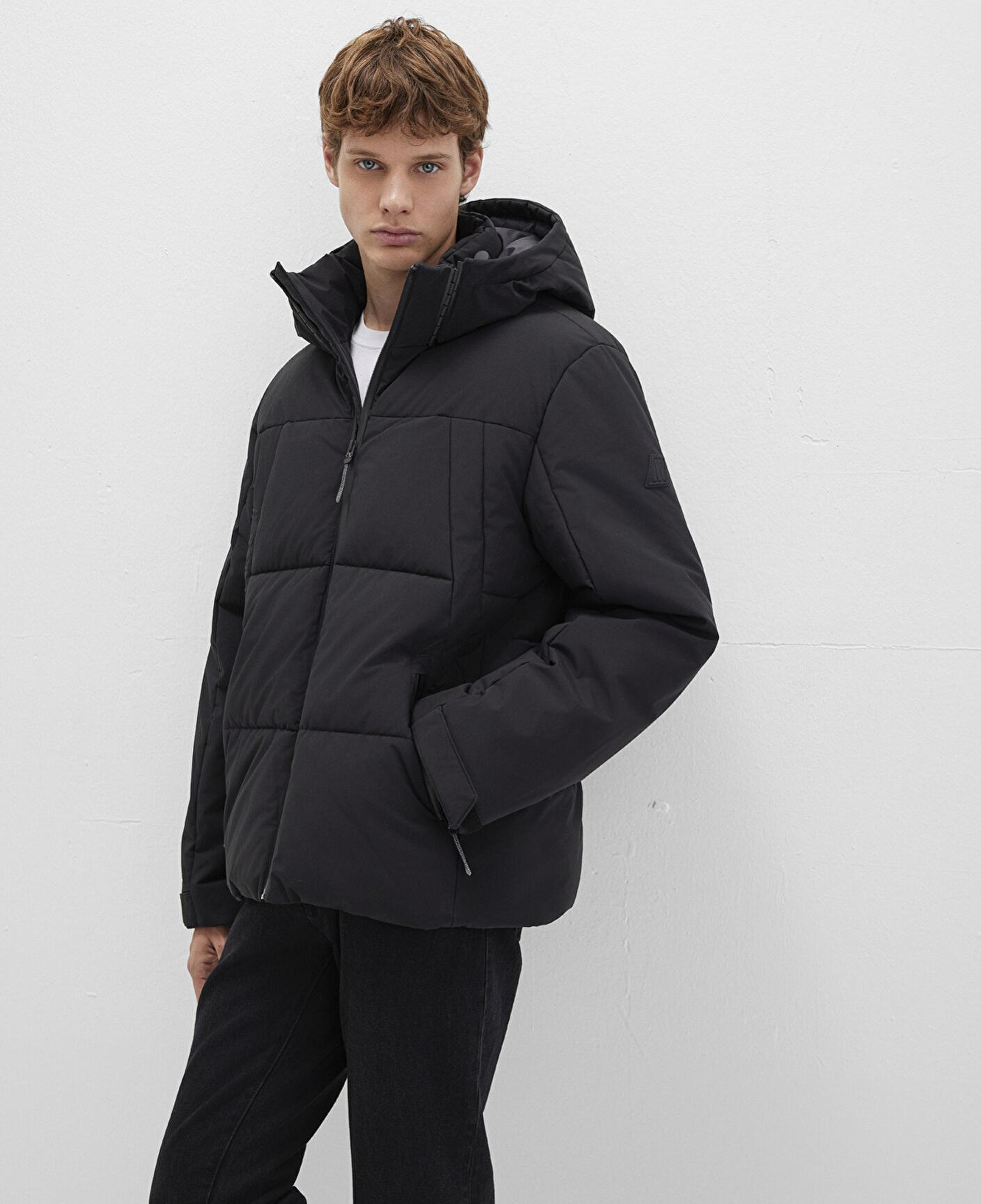 Mavi Su İtici Kapüşonlu Siyah Şişme Mont 0110675-71379