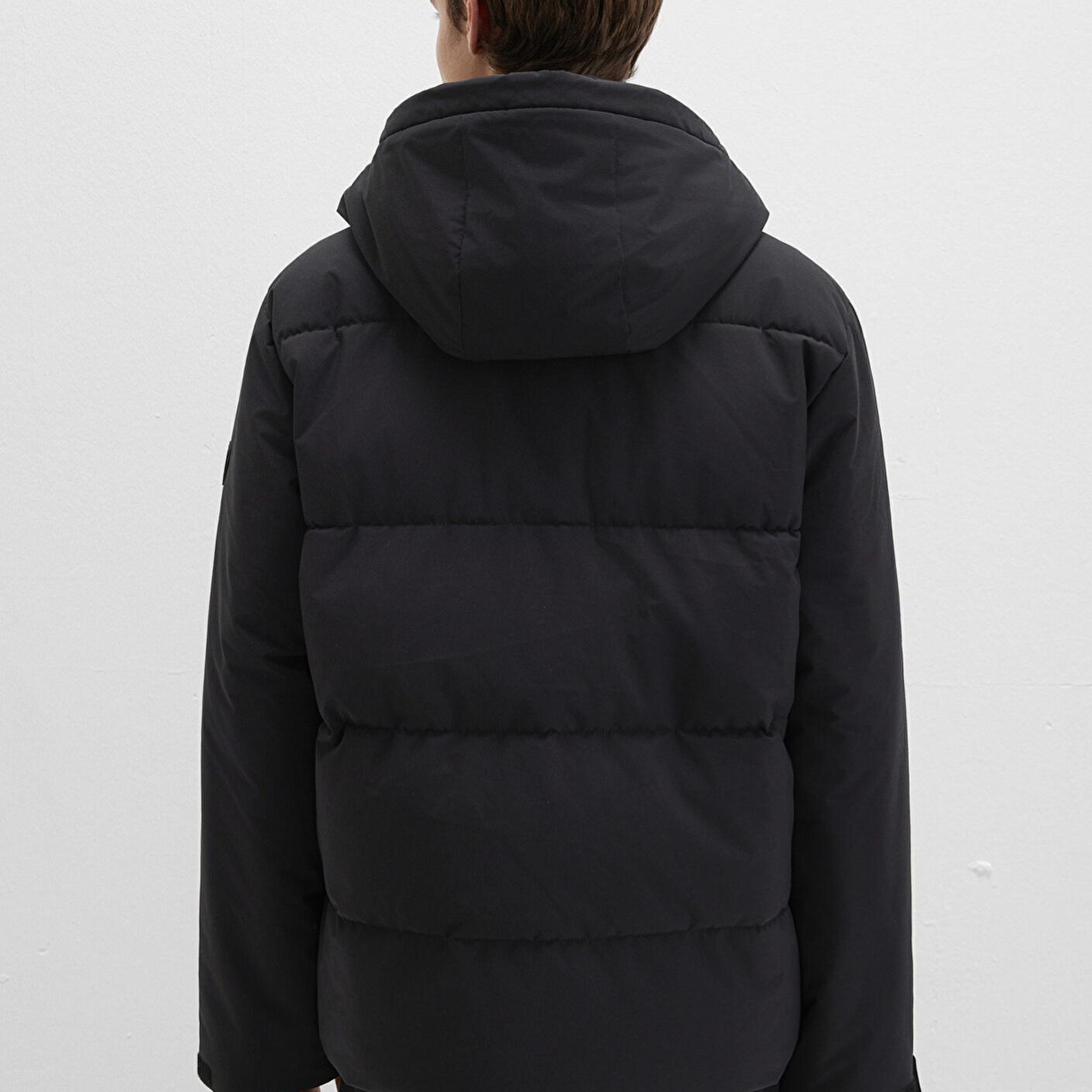 Mavi Su İtici Kapüşonlu Siyah Şişme Mont 0110675-71379