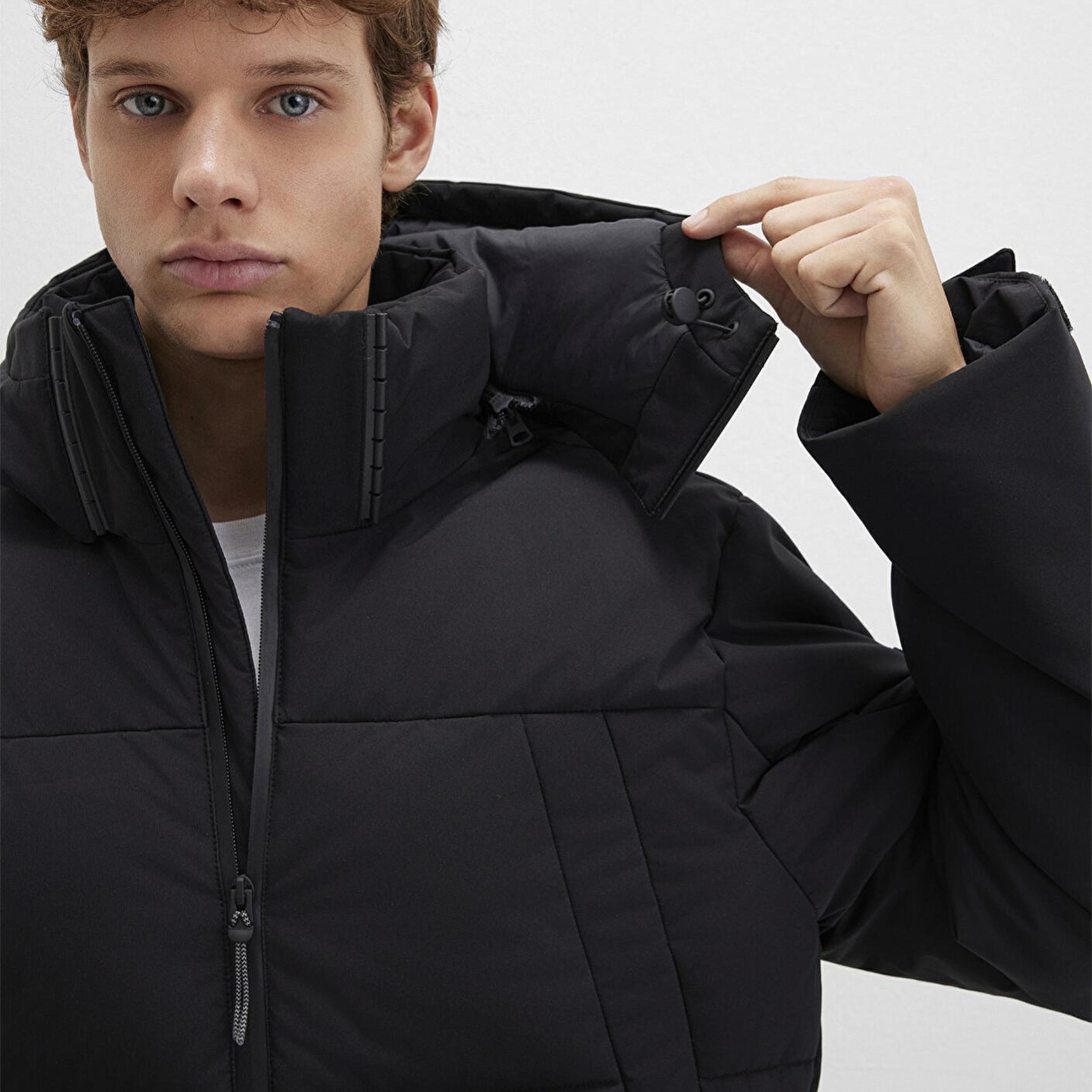 Mavi Su İtici Kapüşonlu Siyah Şişme Mont 0110675-71379