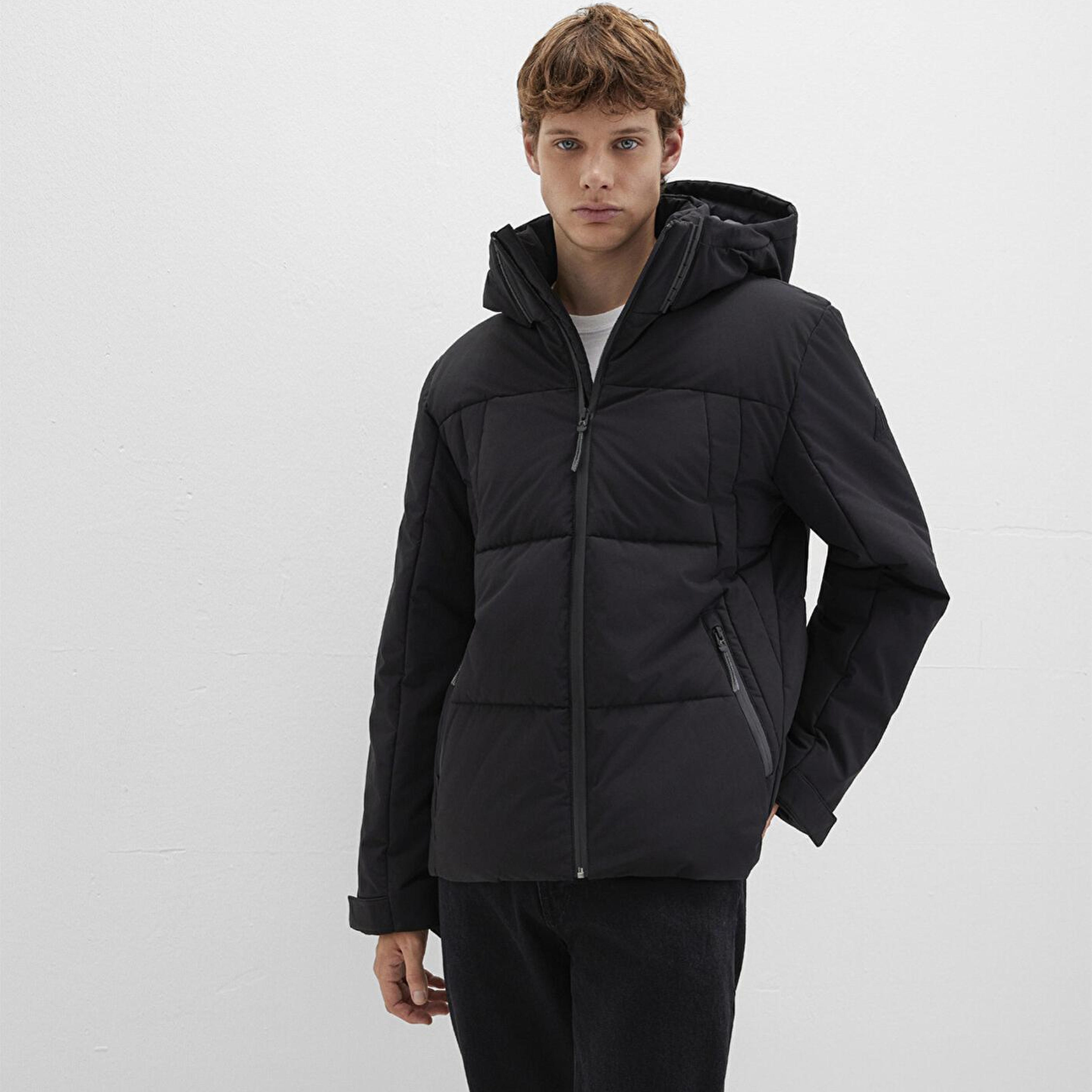 Mavi Su İtici Kapüşonlu Siyah Şişme Mont 0110675-71379