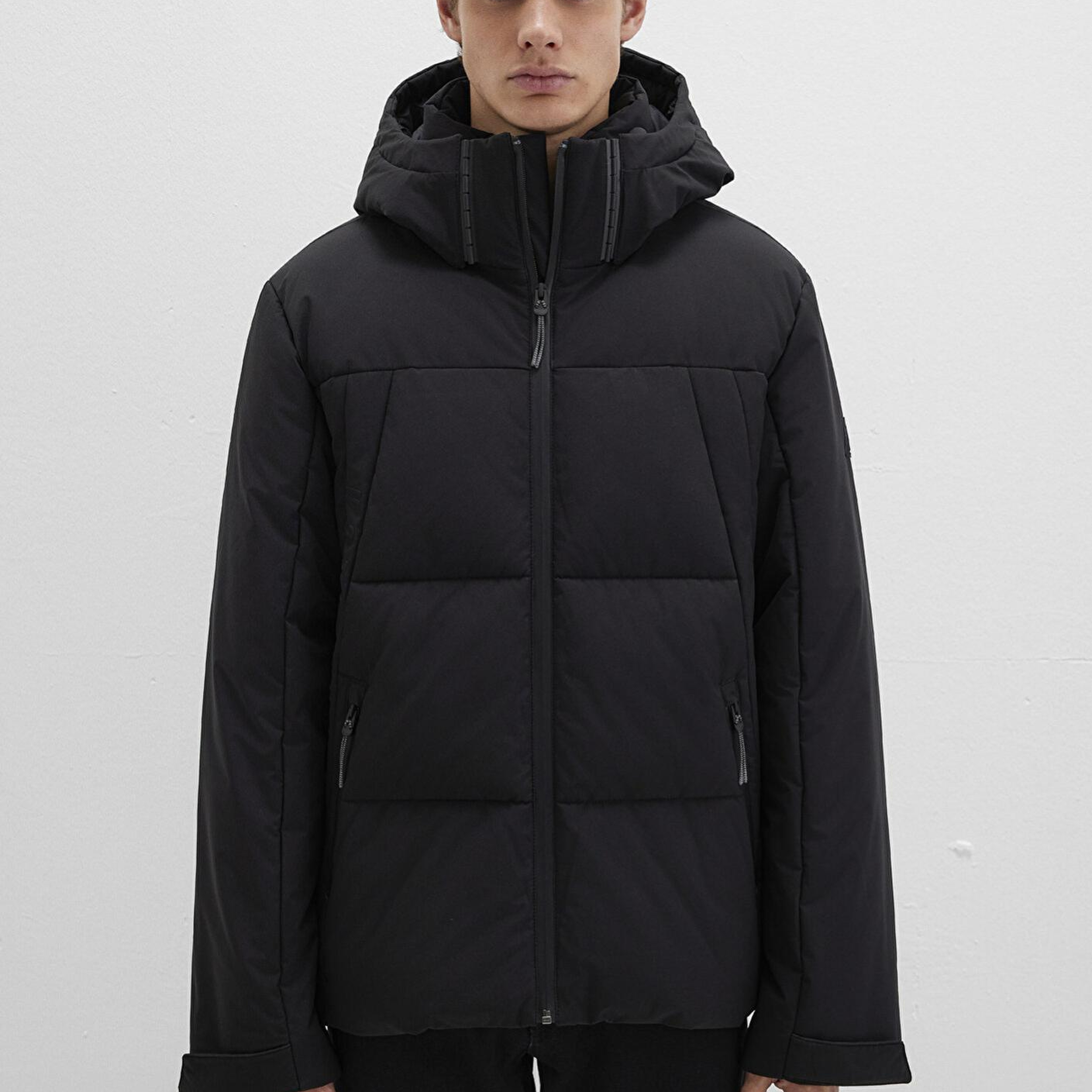 Mavi Su İtici Kapüşonlu Siyah Şişme Mont 0110675-71379