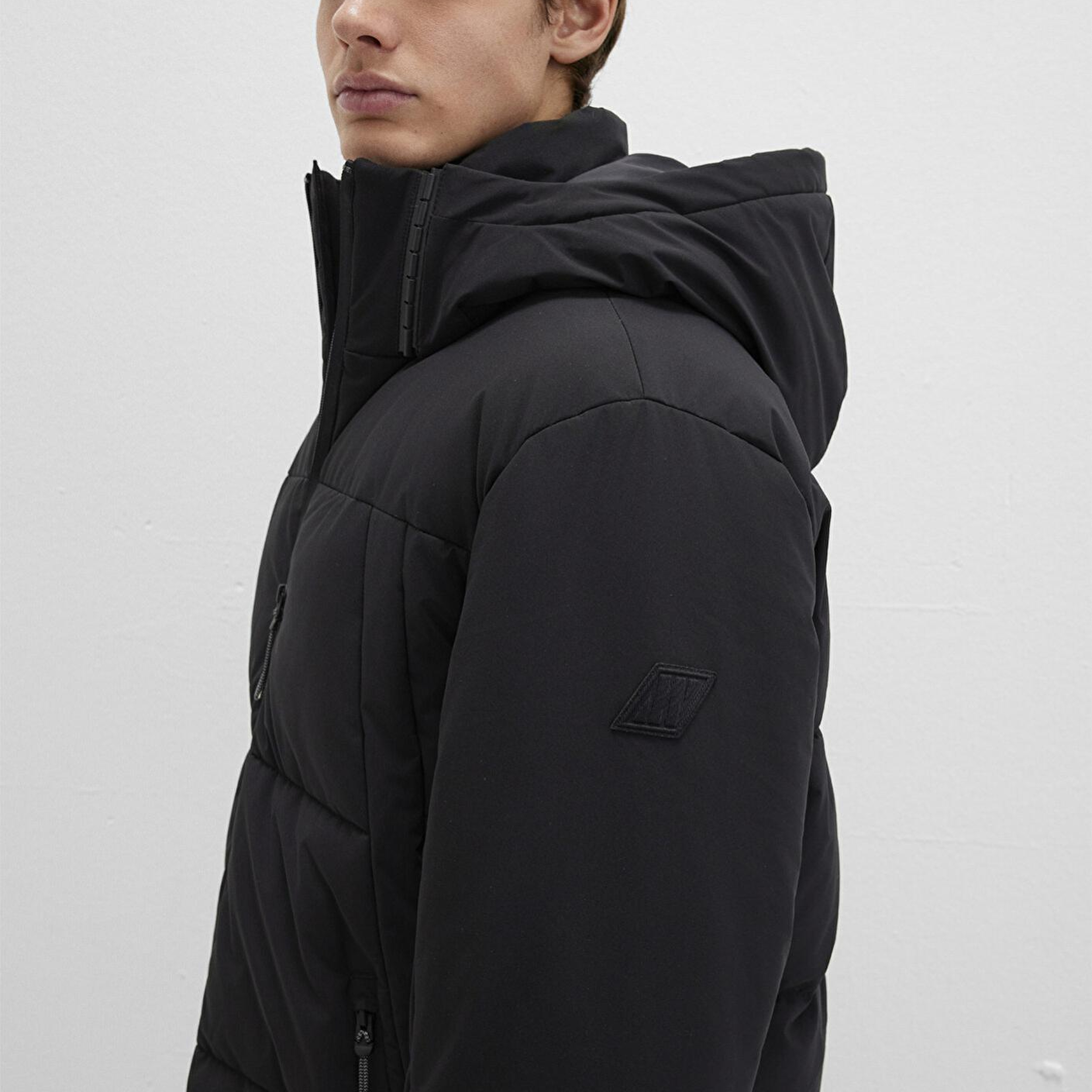 Mavi Su İtici Kapüşonlu Siyah Şişme Mont 0110675-71379