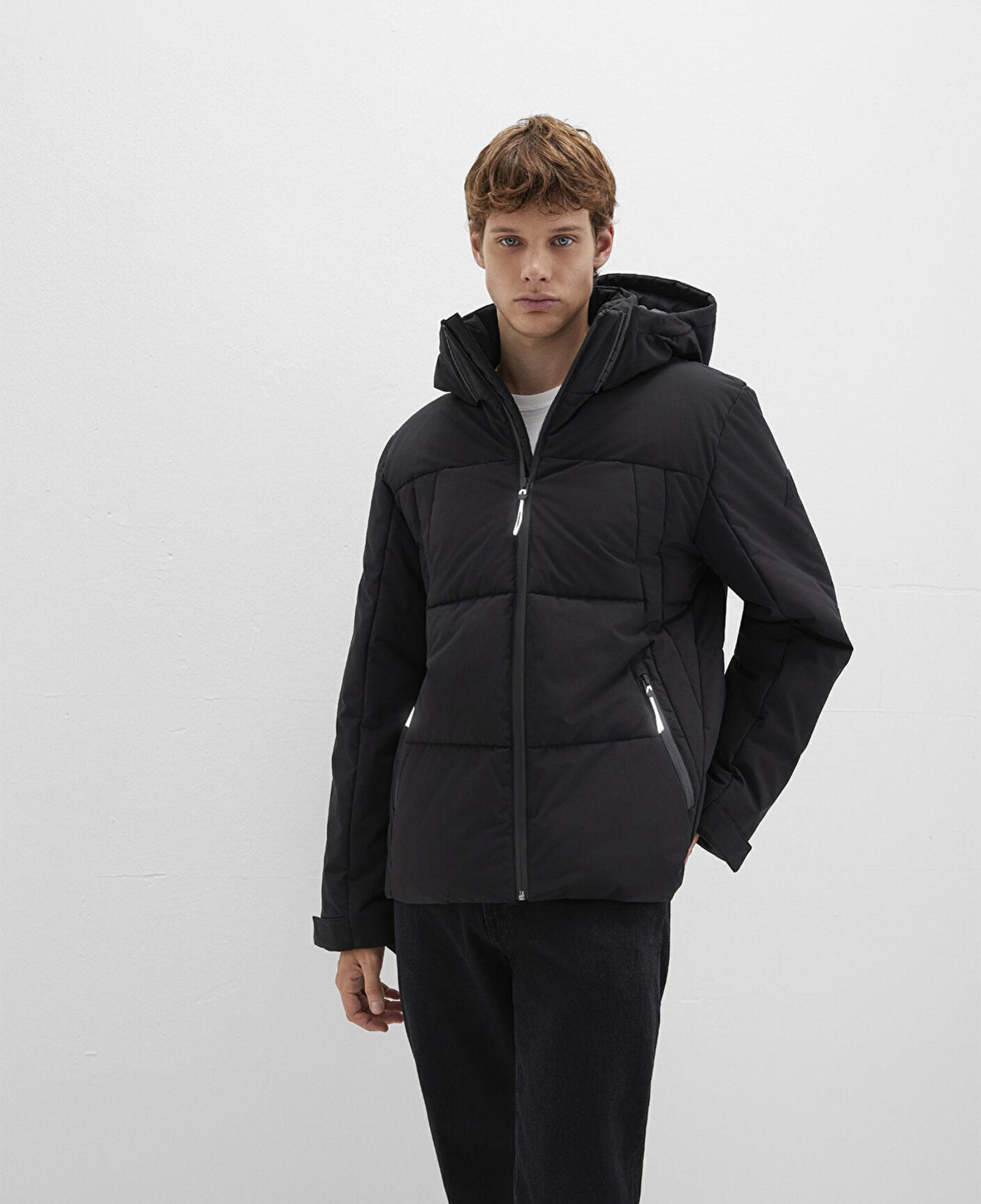 Mavi Su İtici Kapüşonlu Siyah Şişme Mont 0110675-71379