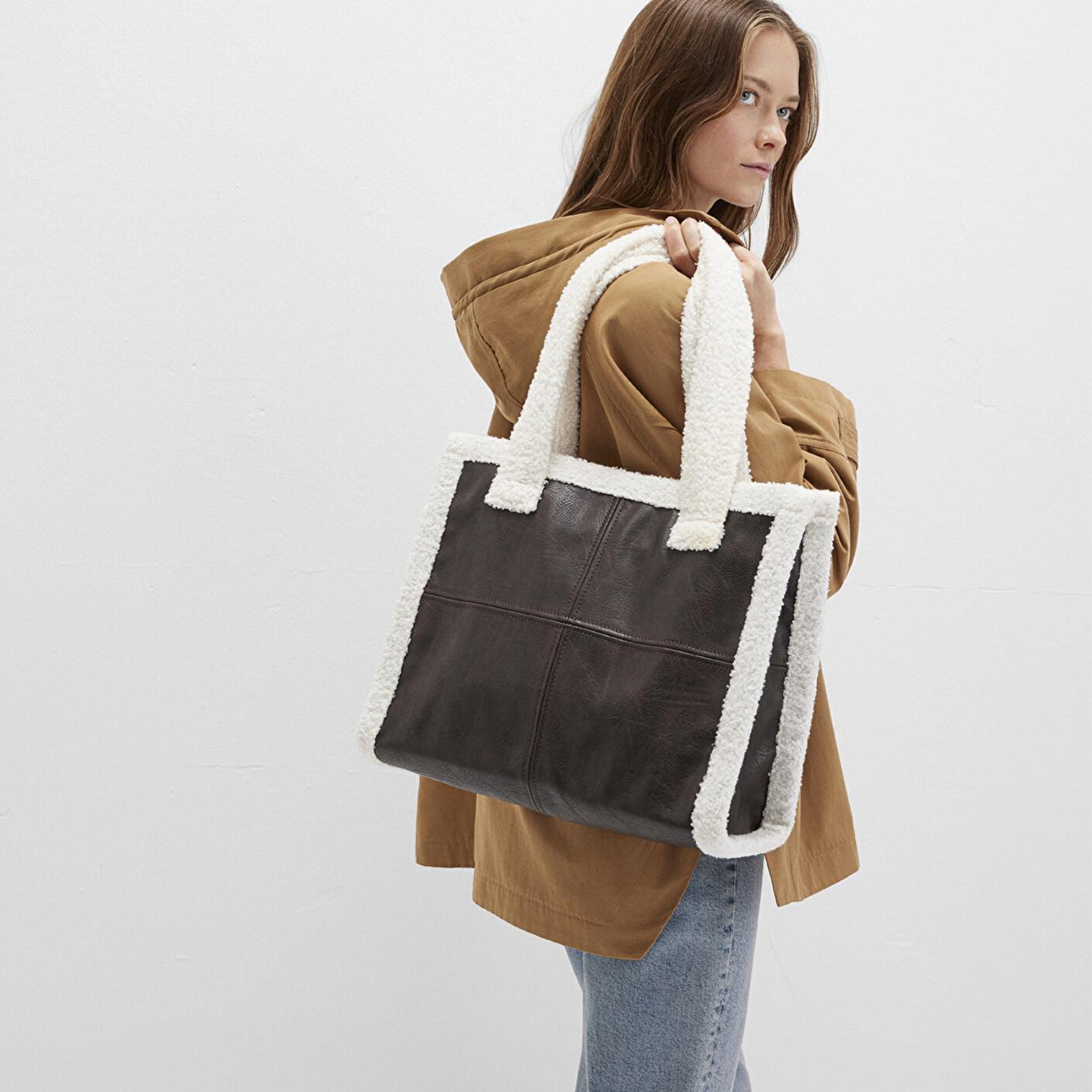 Mavi Sherpa Detaylı Suni Deri Kahverengi Çanta 1911682-70221