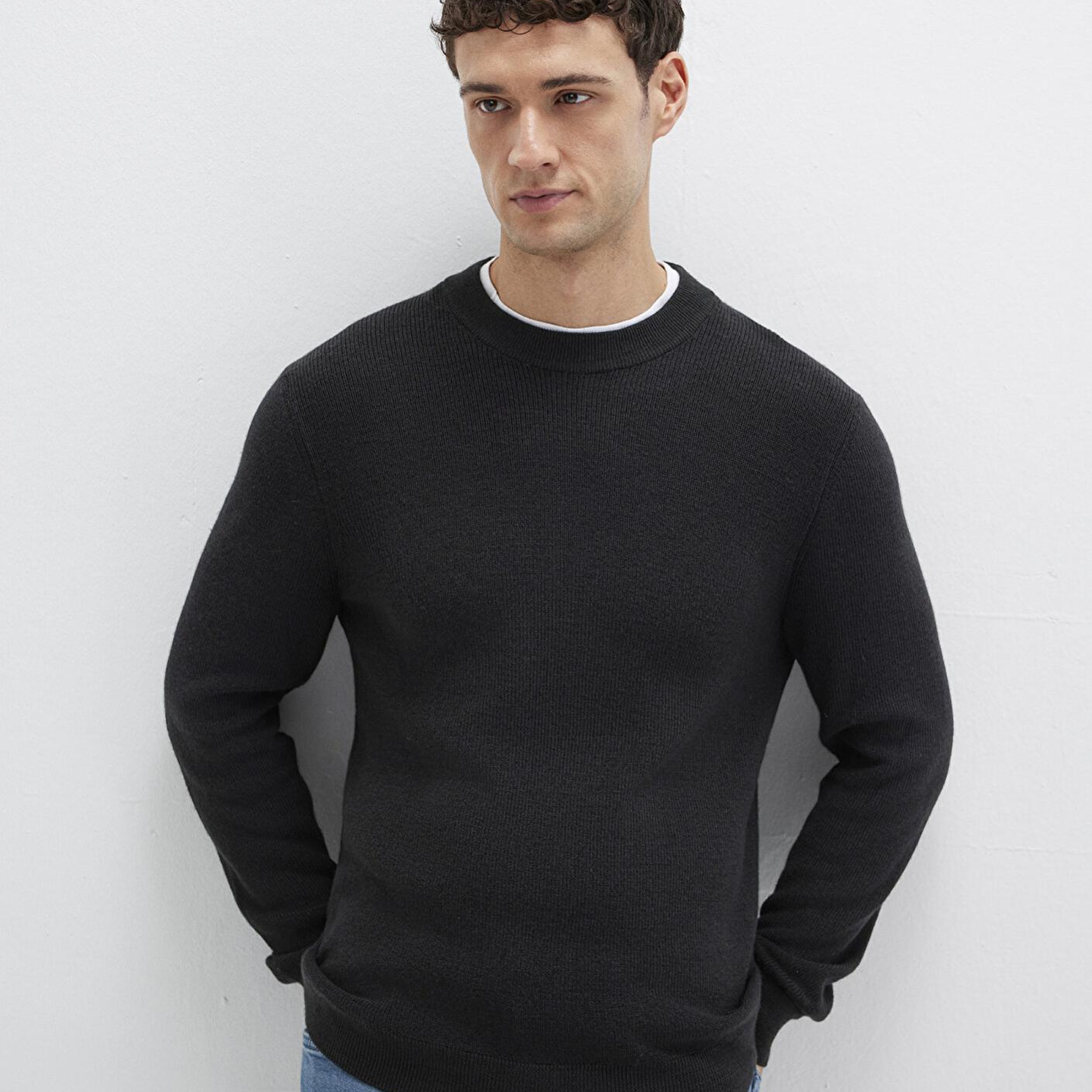 Mavi Yün Karışımlı Siyah Kazak Slim Fit / Dar Kesim 0710291-900