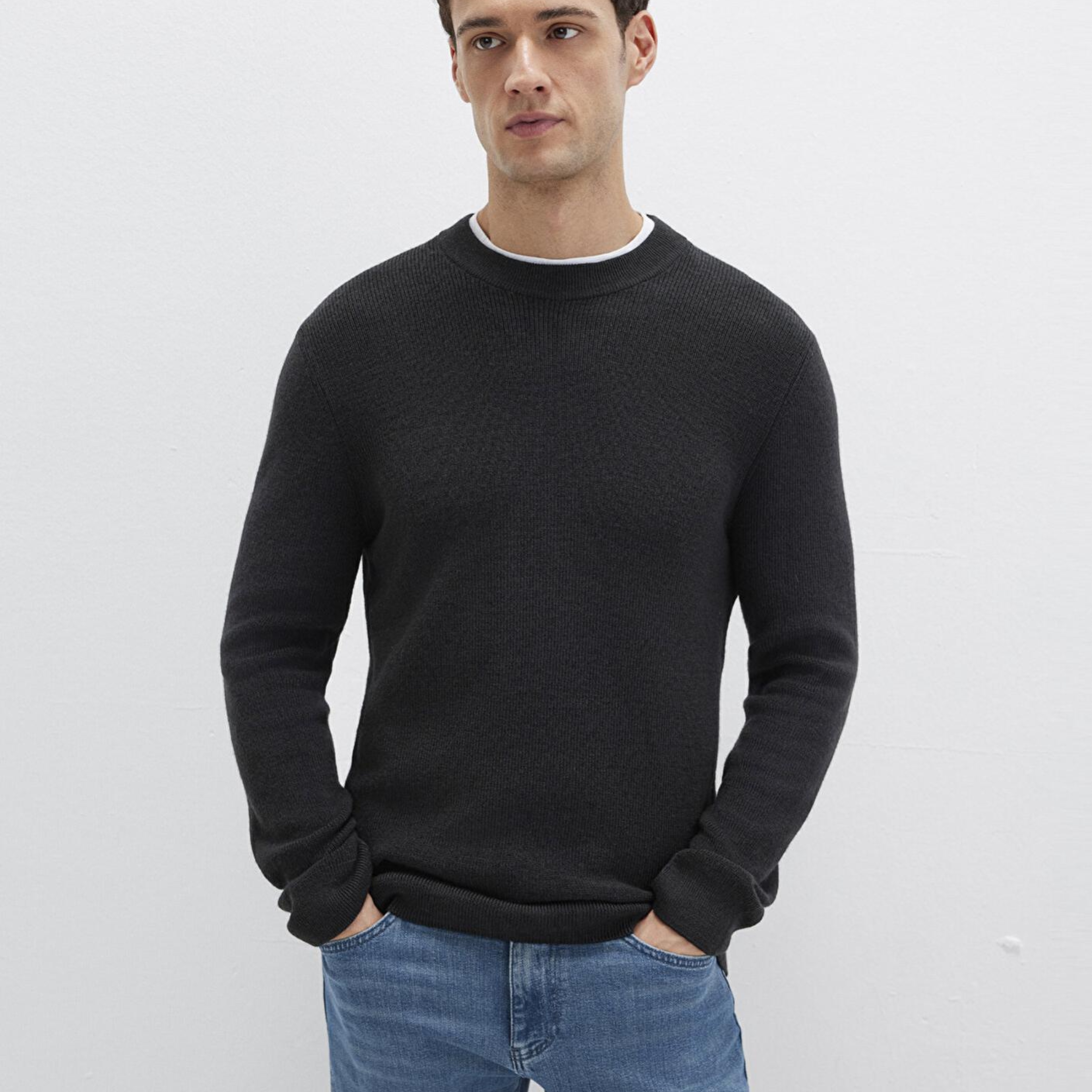 Mavi Yün Karışımlı Siyah Kazak Slim Fit / Dar Kesim 0710291-900