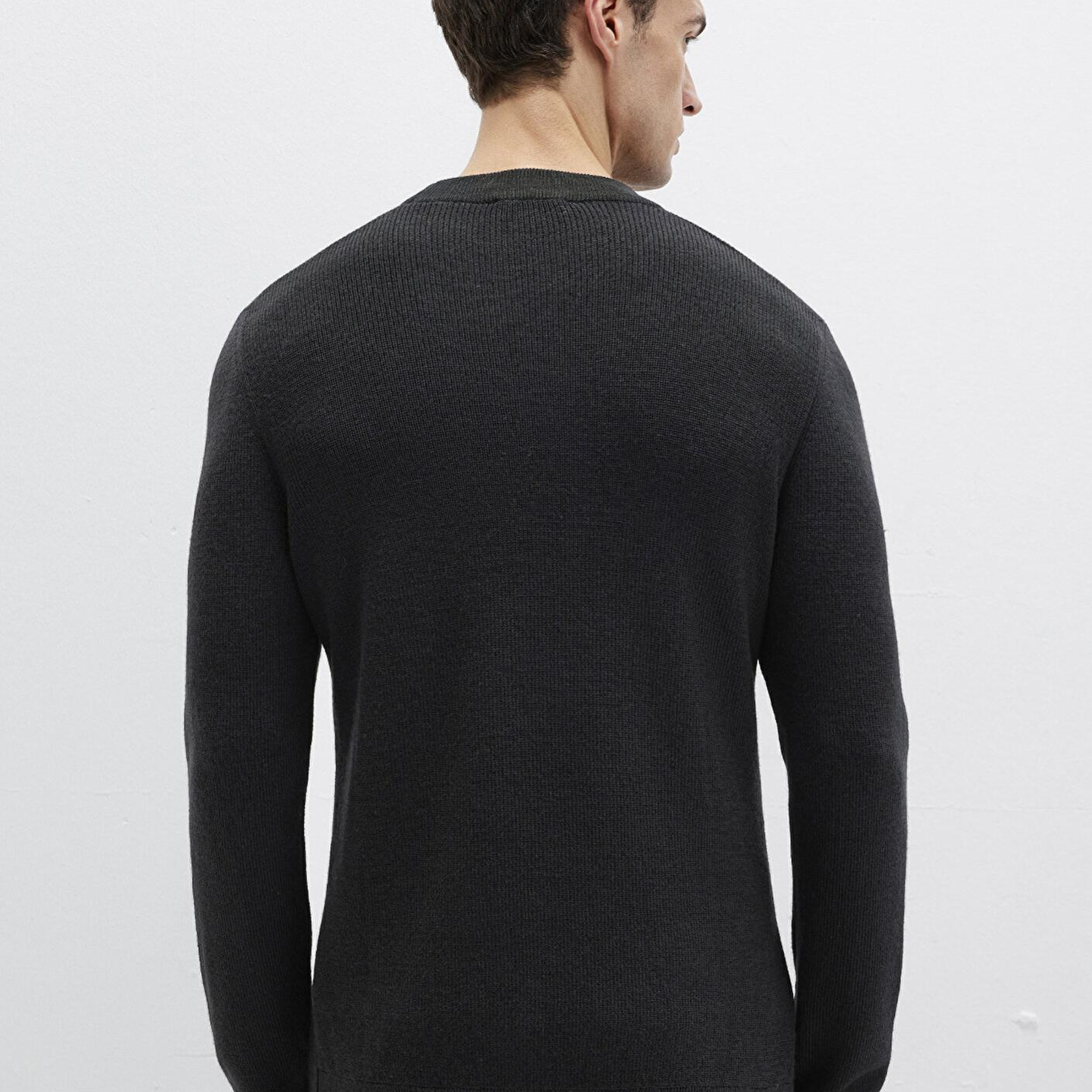 Mavi Yün Karışımlı Siyah Kazak Slim Fit / Dar Kesim 0710291-900