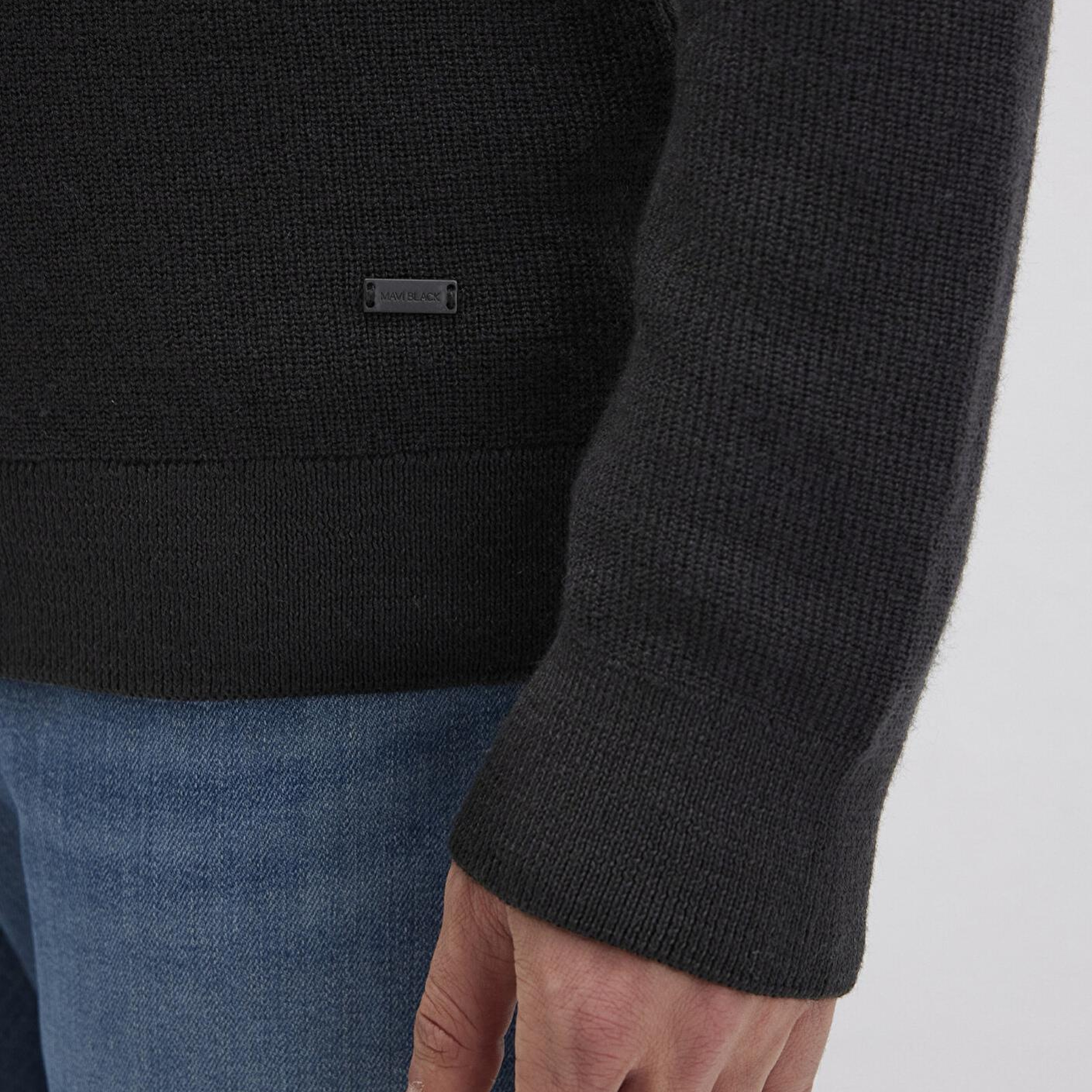 Mavi Yün Karışımlı Siyah Kazak Slim Fit / Dar Kesim 0710291-900