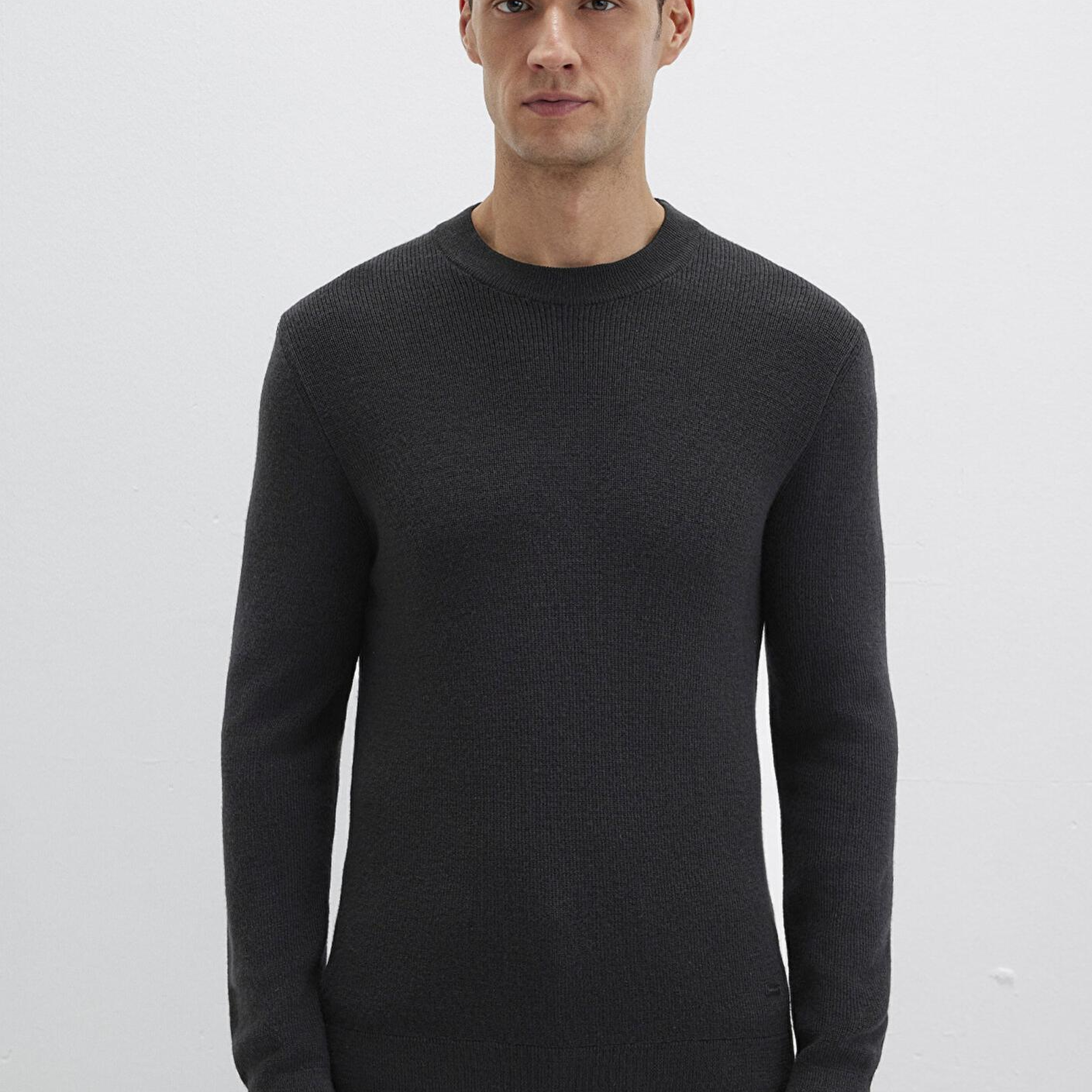 Mavi Yün Karışımlı Siyah Kazak Slim Fit / Dar Kesim 0710291-900