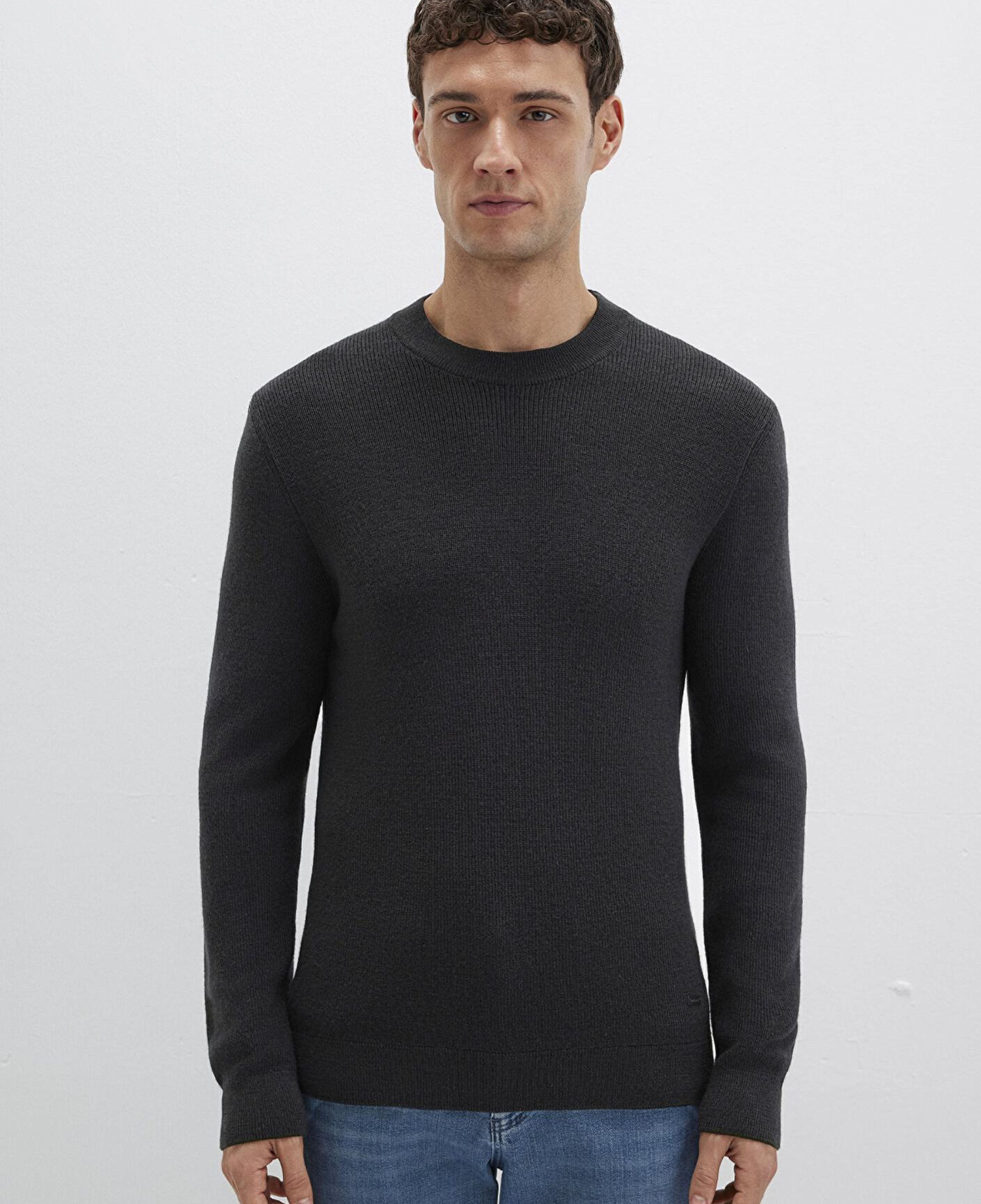 Mavi Yün Karışımlı Siyah Kazak Slim Fit / Dar Kesim 0710291-900