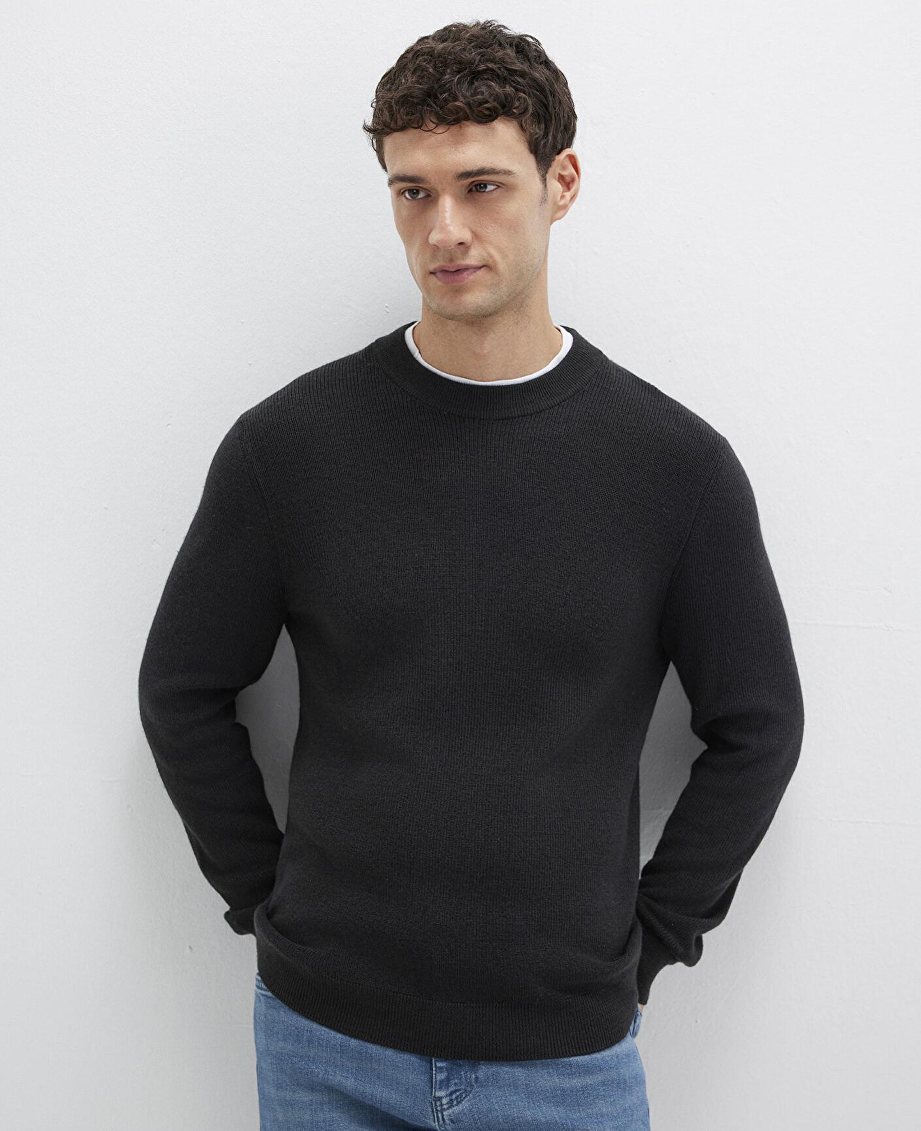 Mavi Yün Karışımlı Siyah Kazak Slim Fit / Dar Kesim 0710291-900