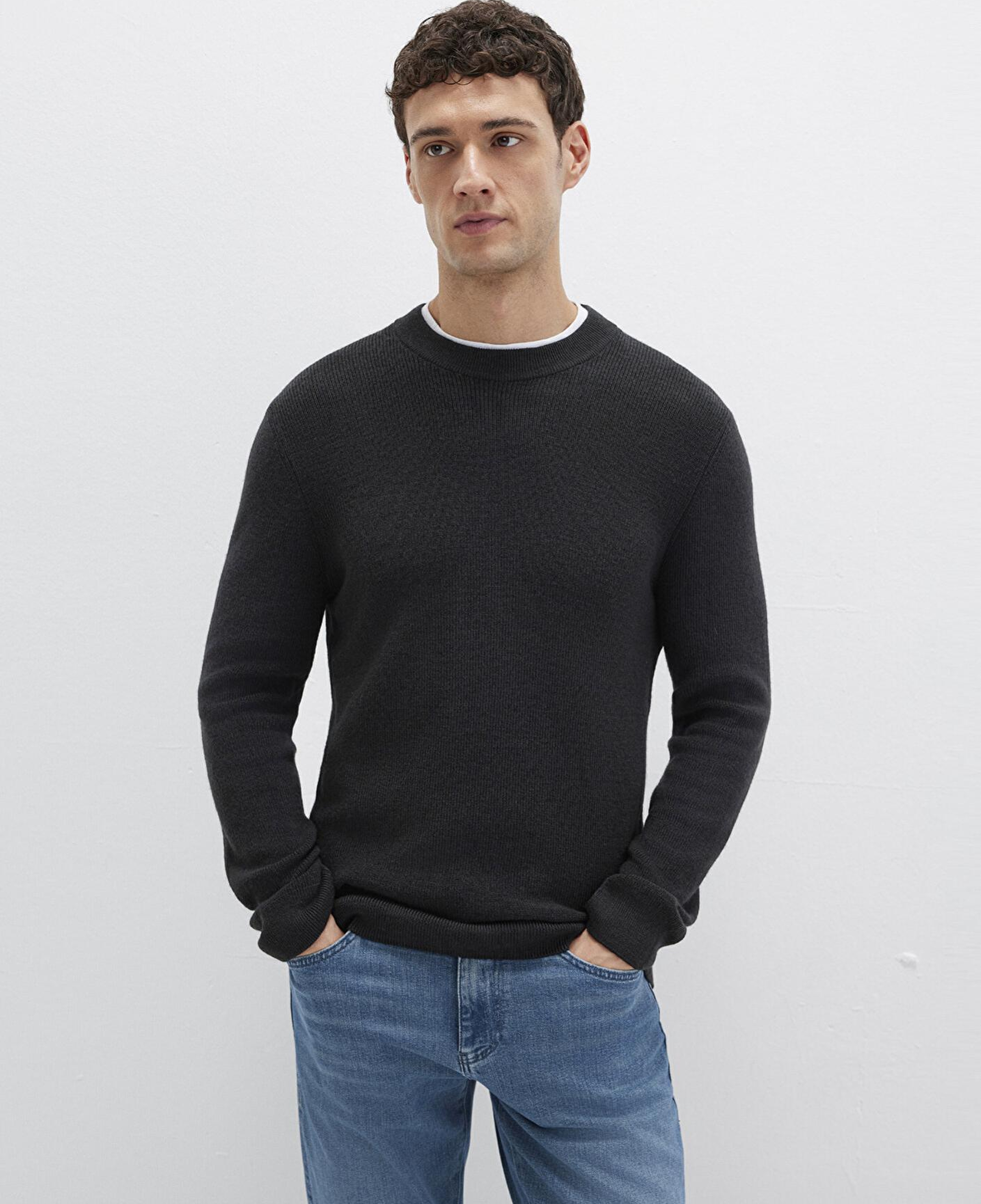 Mavi Yün Karışımlı Siyah Kazak Slim Fit / Dar Kesim 0710291-900