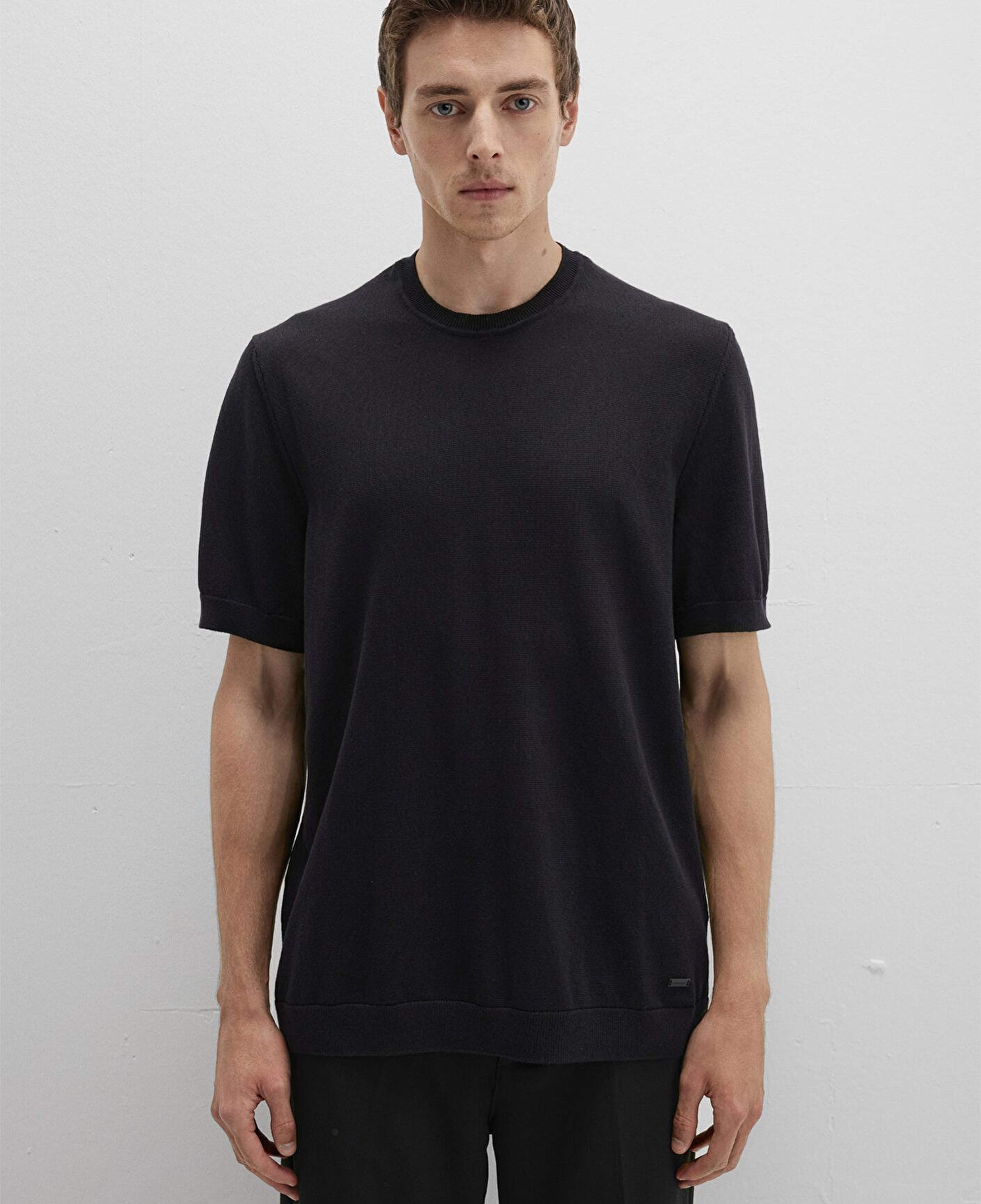 Mavi Kısa Kollu Siyah Triko Tişört Regular Fit / Normal Kesim 0710312-900