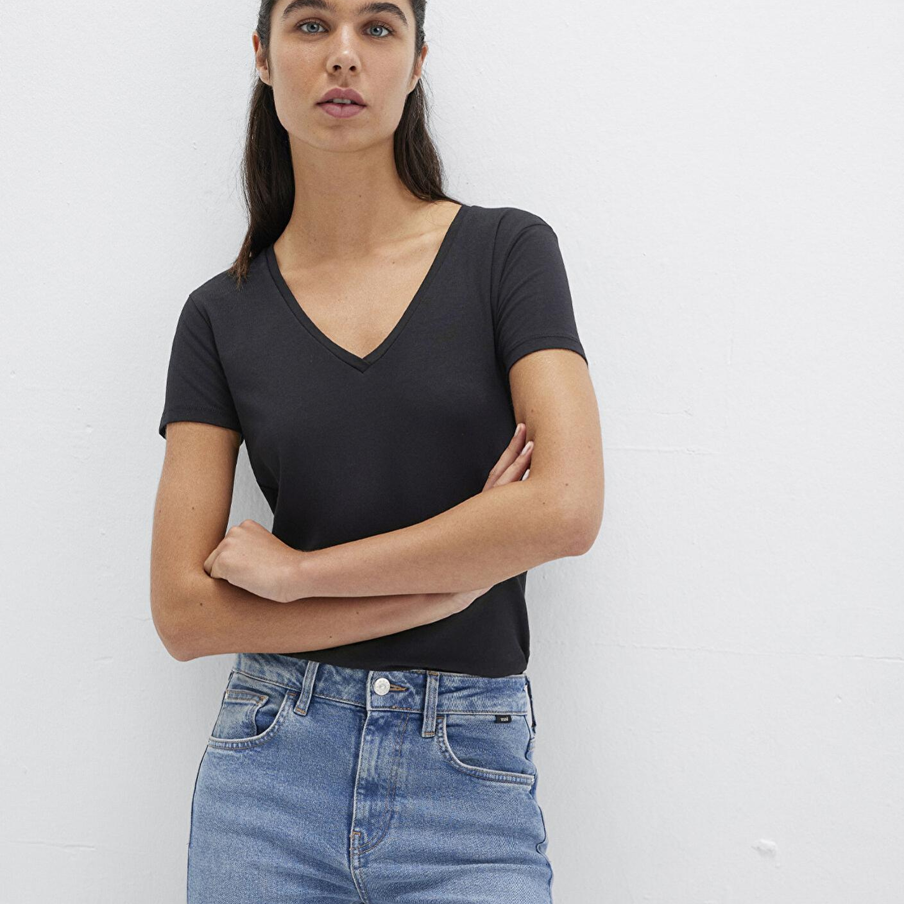 Mavi V Yaka Siyah Basic Stretch Tişört Fitted / Vücuda Oturan Kesim 162769-900