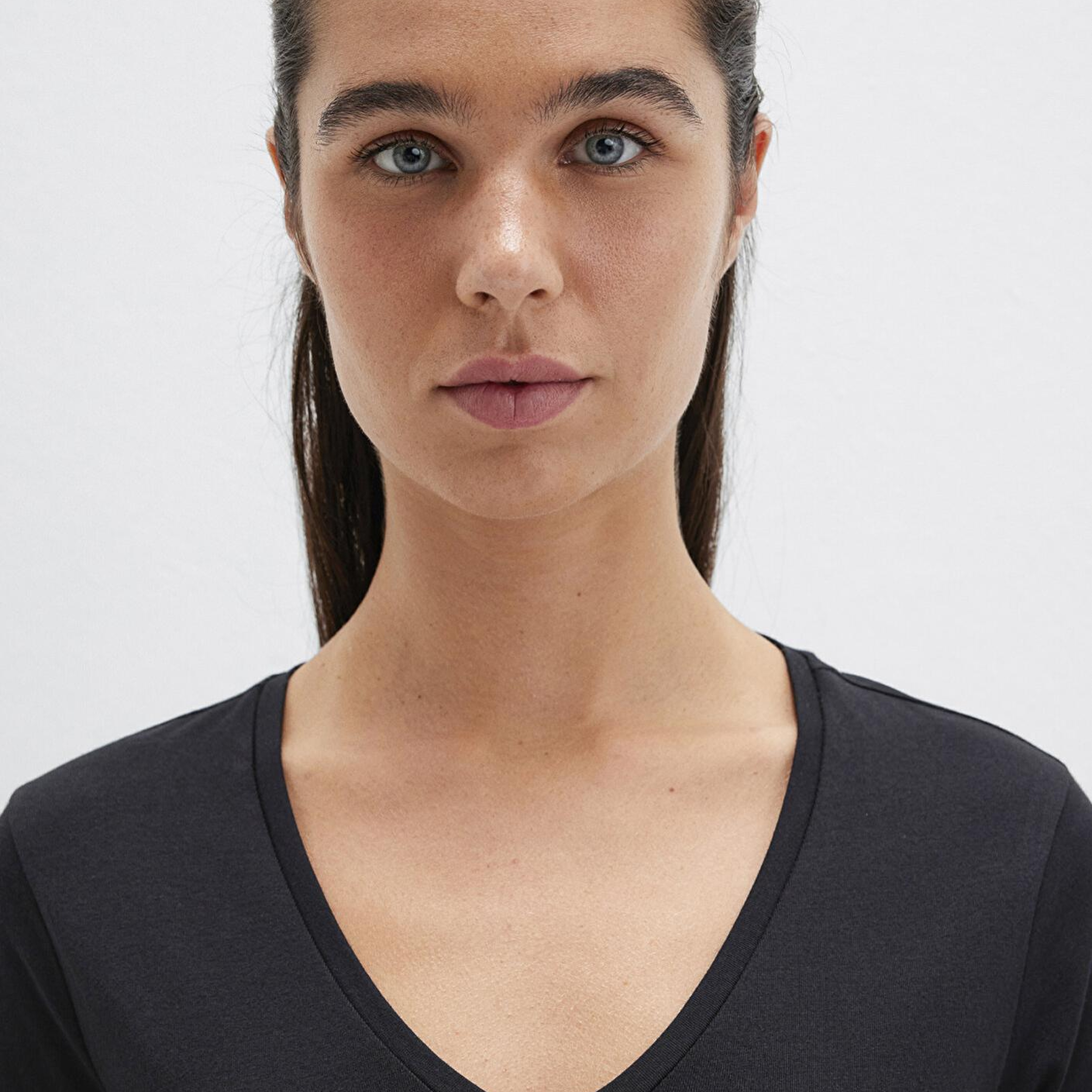 Mavi V Yaka Siyah Basic Stretch Tişört Fitted / Vücuda Oturan Kesim 162769-900