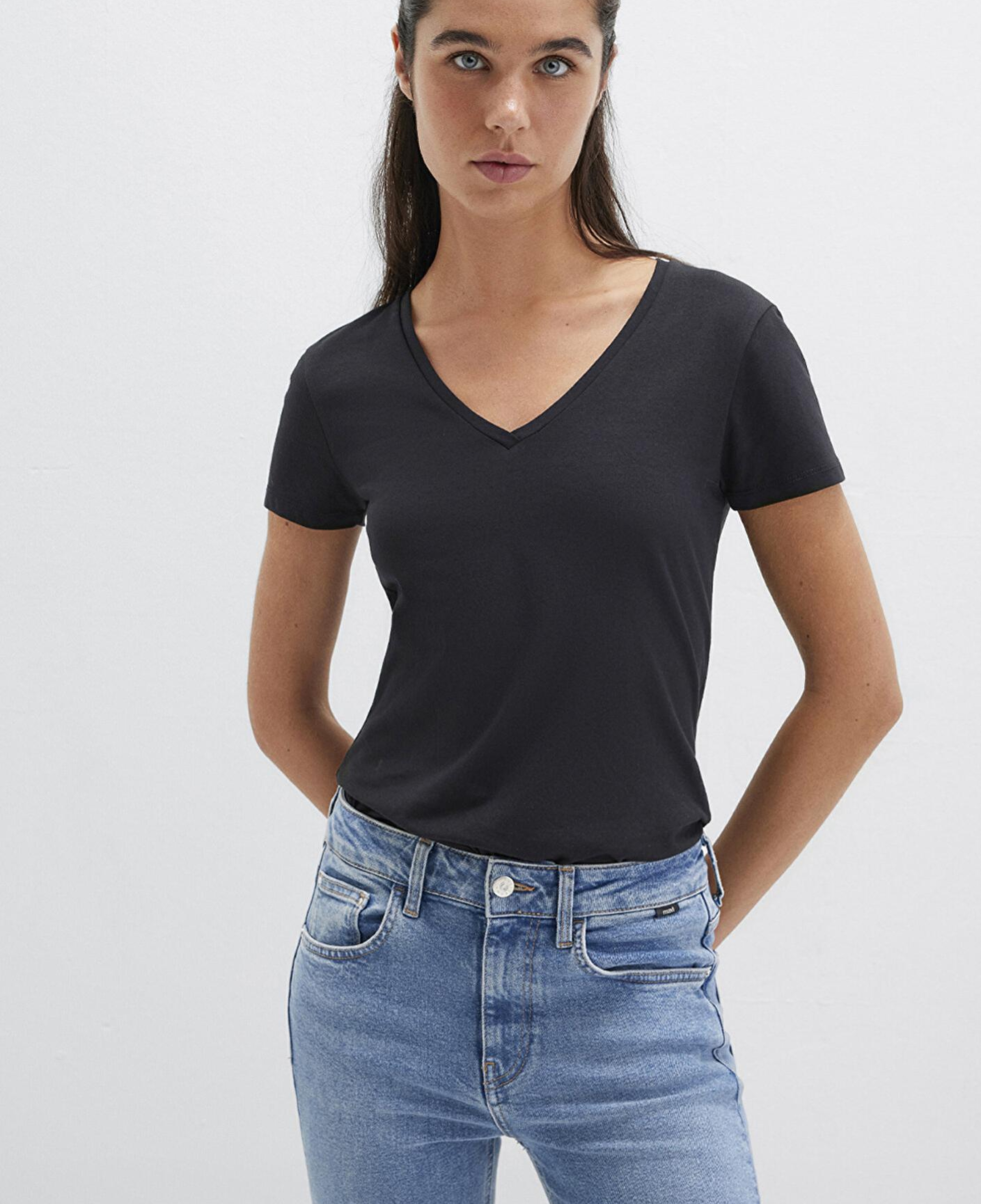 Mavi V Yaka Siyah Basic Stretch Tişört Fitted / Vücuda Oturan Kesim 162769-900