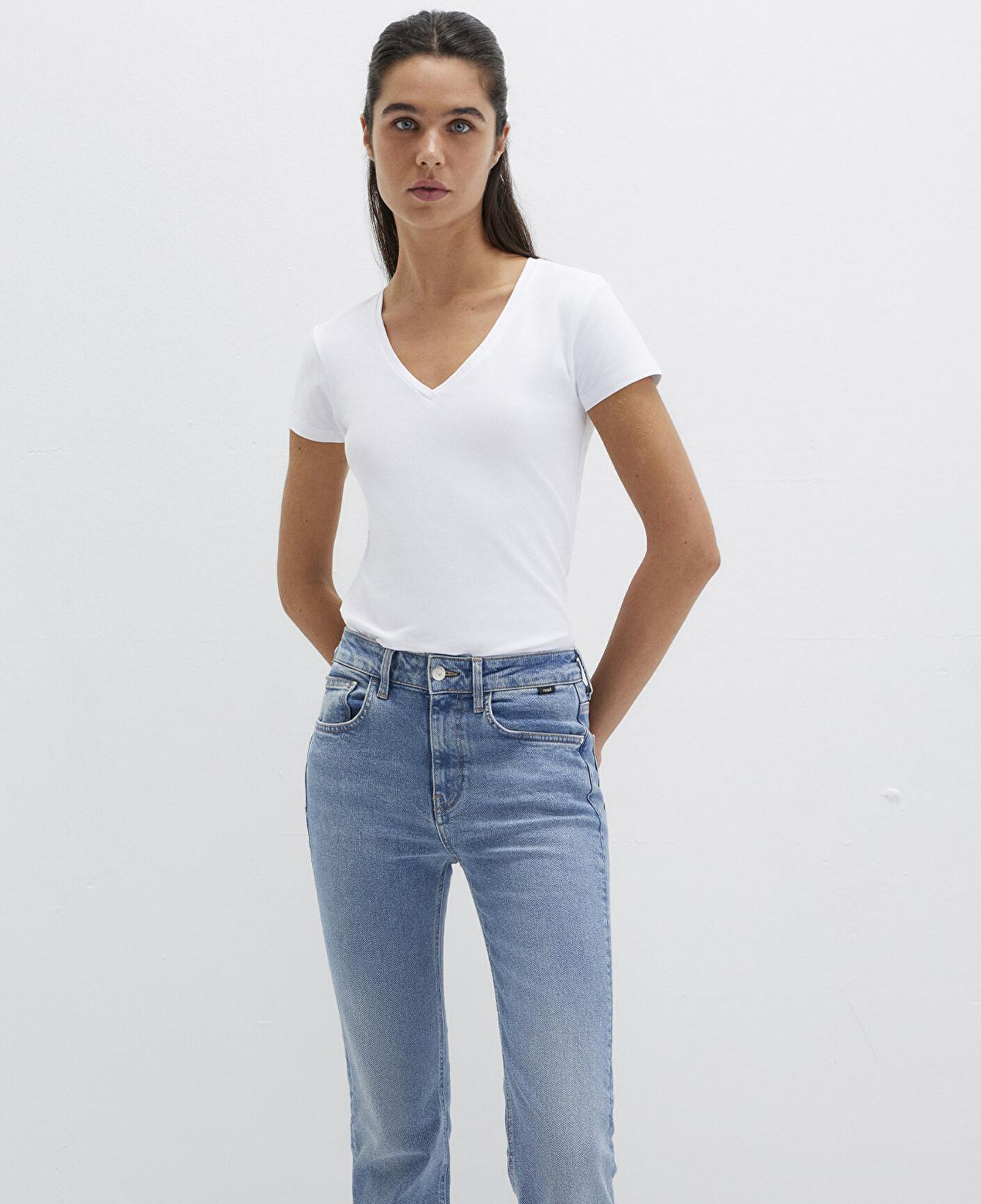 Mavi V Yaka Beyaz Basic Stretch Tişört Fitted / Vücuda Oturan Kesim 162769-620