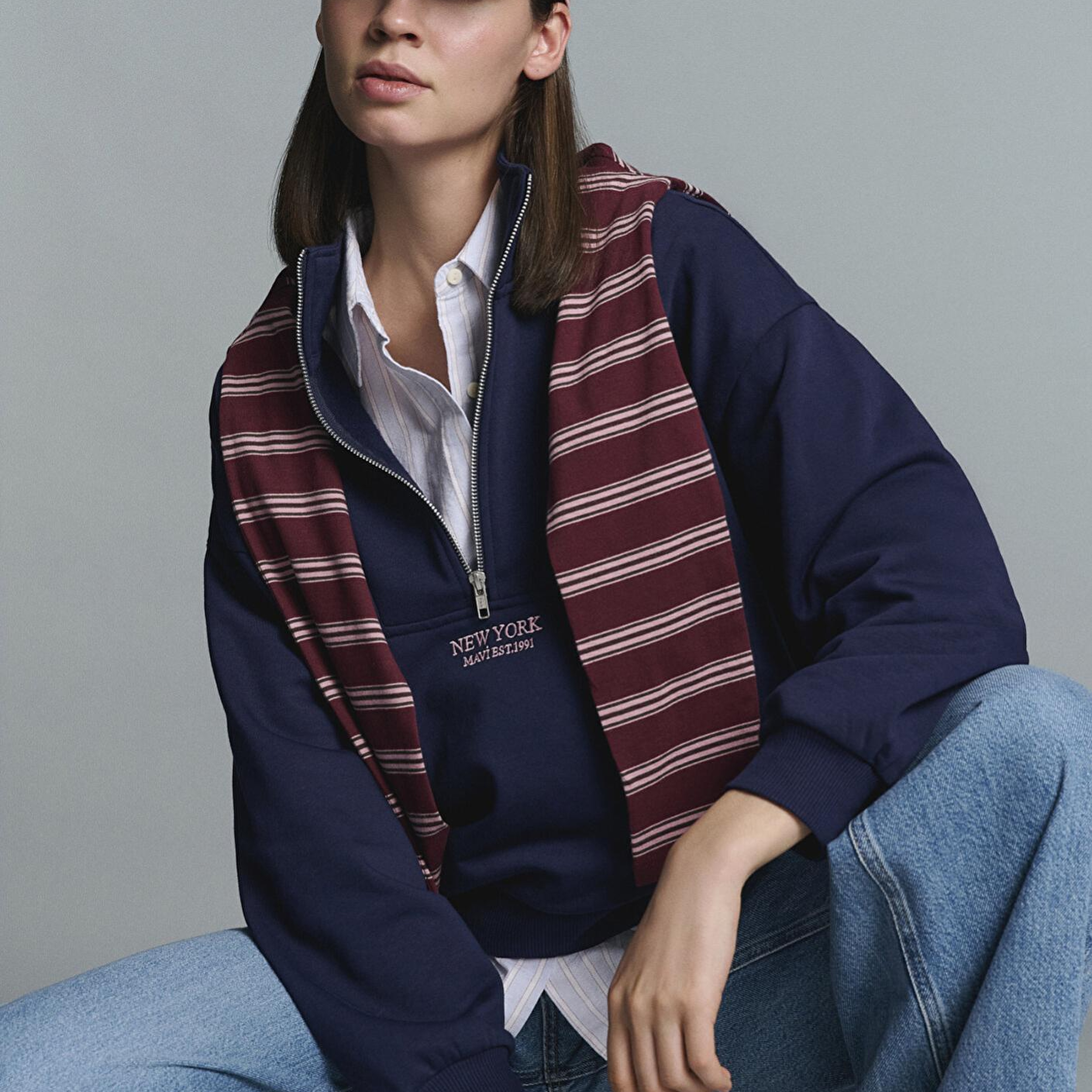 Mavi Yarı Fermuarlı Sırt Baskılı Lacivert Sweatshirt 1S10501-80729