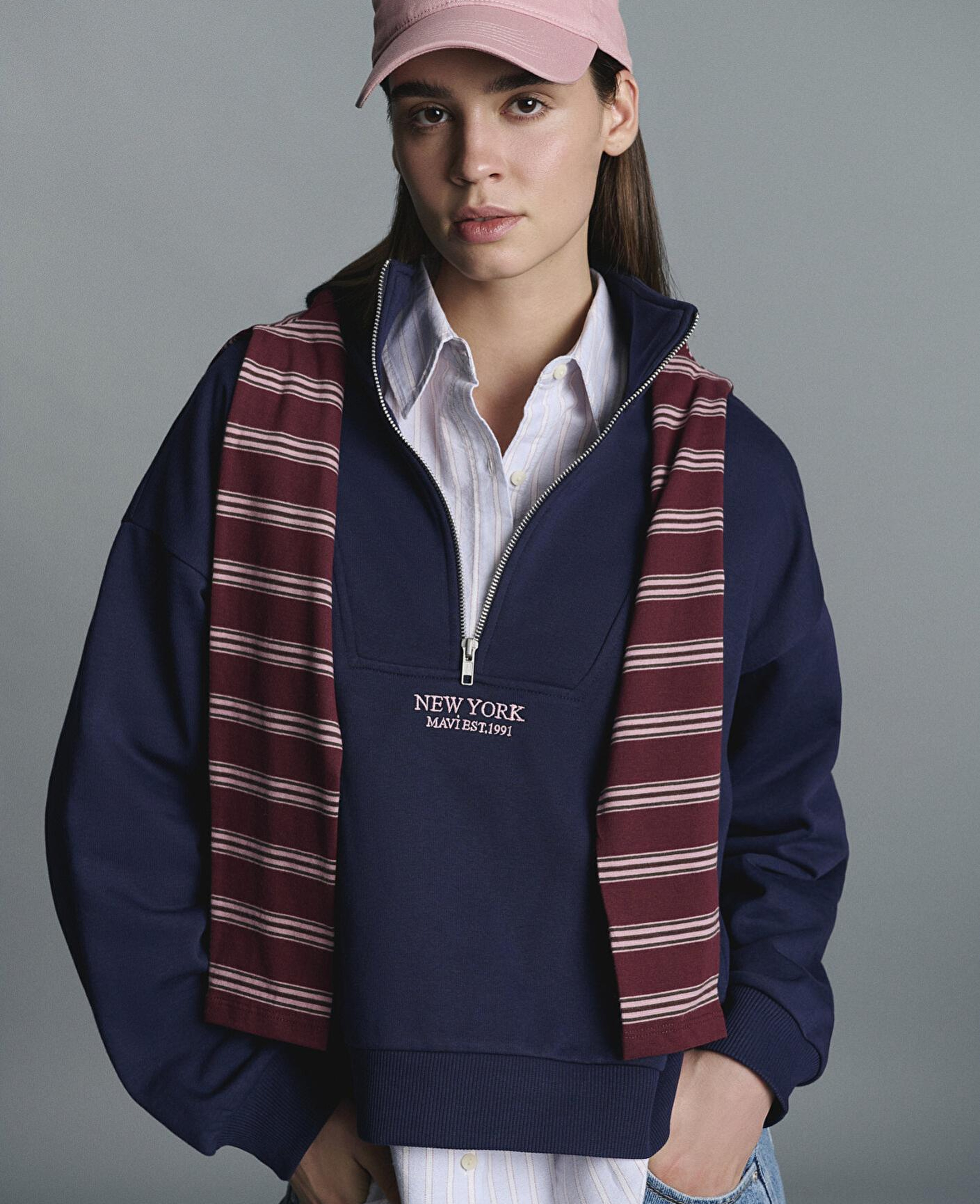 Mavi Yarı Fermuarlı Sırt Baskılı Lacivert Sweatshirt 1S10501-80729