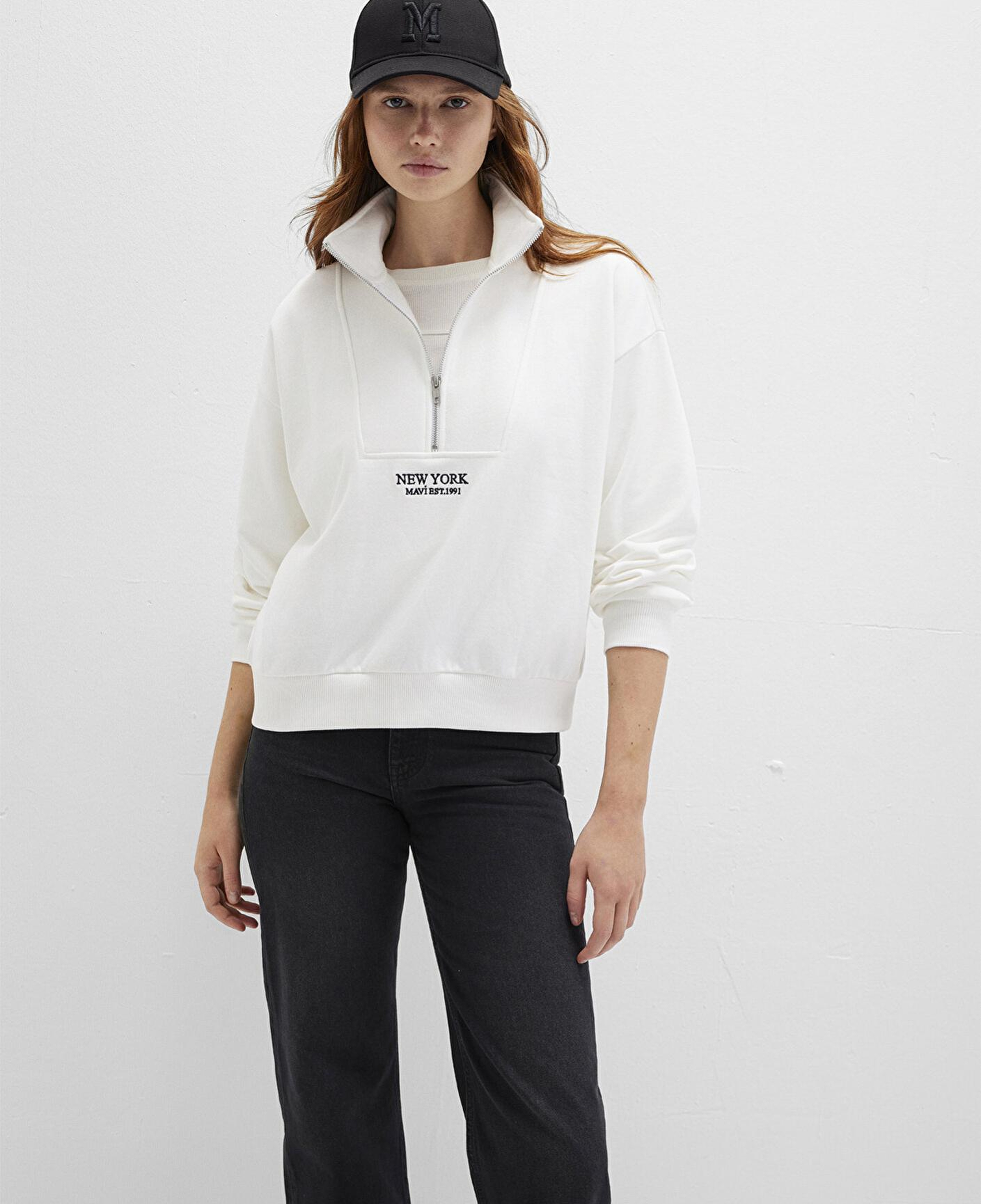 Mavi Yarı Fermuarlı Sırt Baskılı Ekru Sweatshirt 1S10502-70057