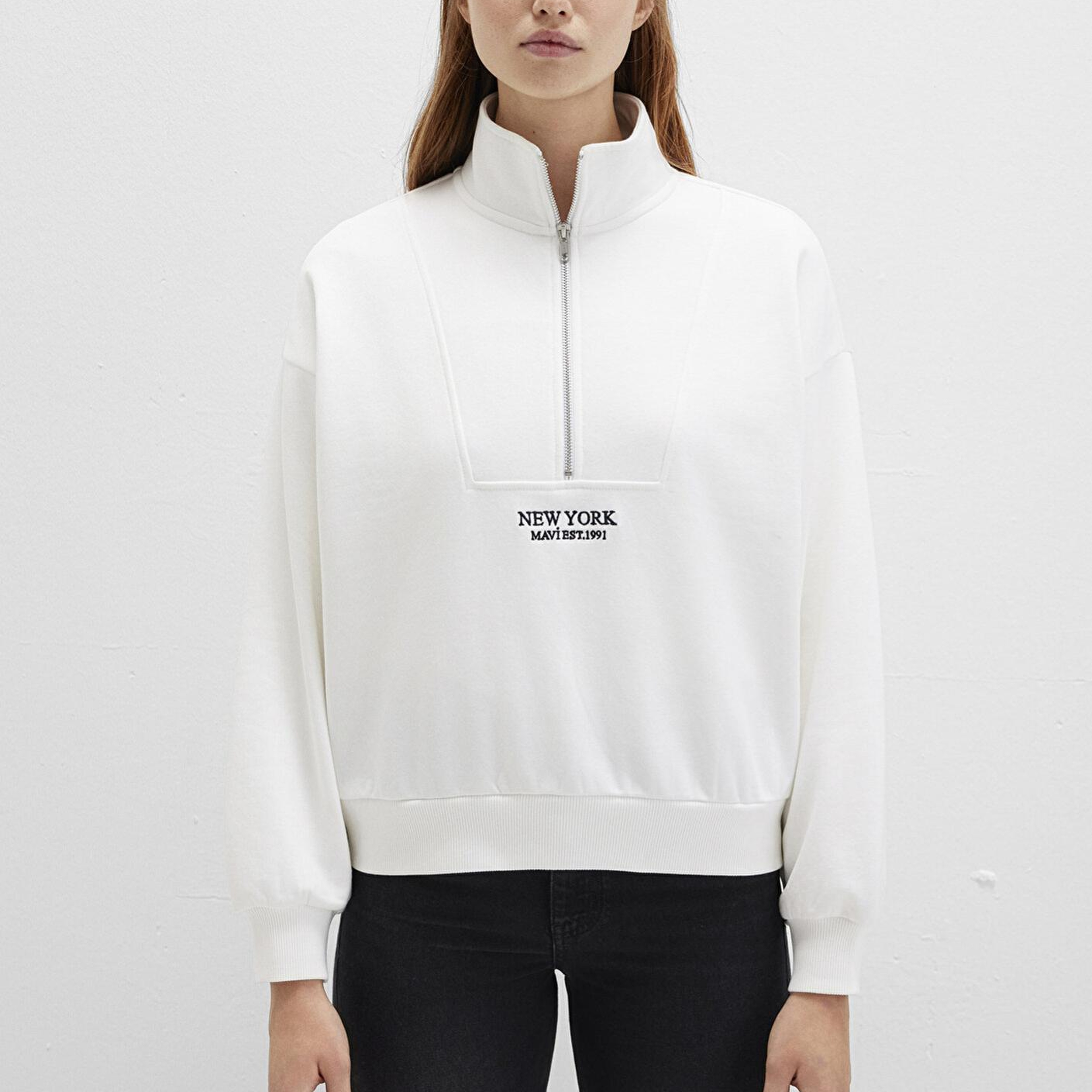 Mavi Yarı Fermuarlı Sırt Baskılı Ekru Sweatshirt 1S10502-70057