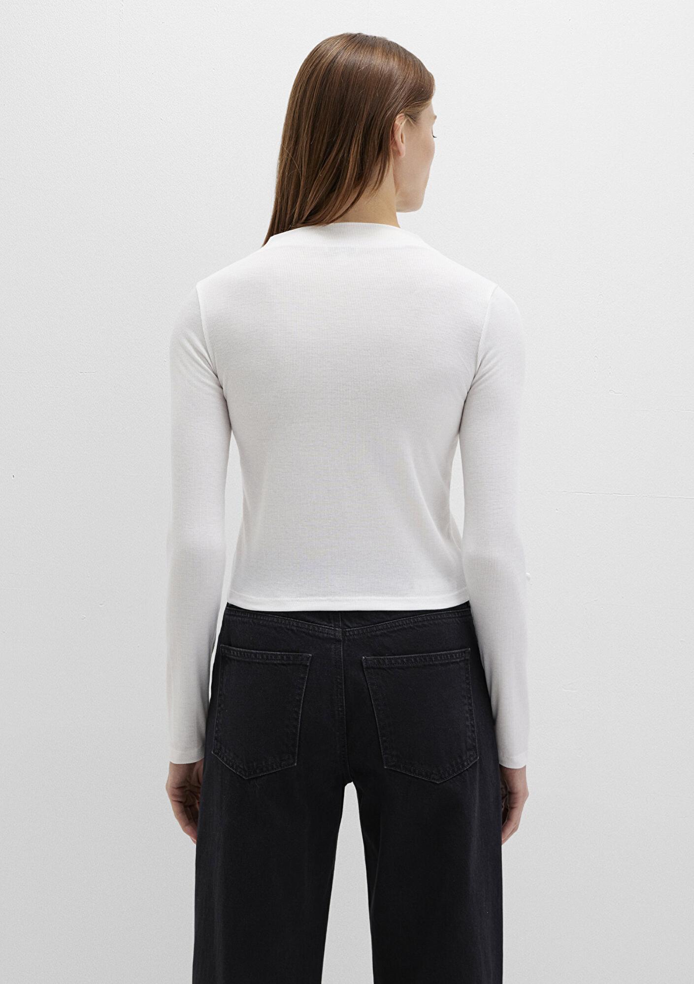 Mavi Düğme Detaylı Ekru Tişört Fitted / Vücuda Oturan Kesim 1613695-70057